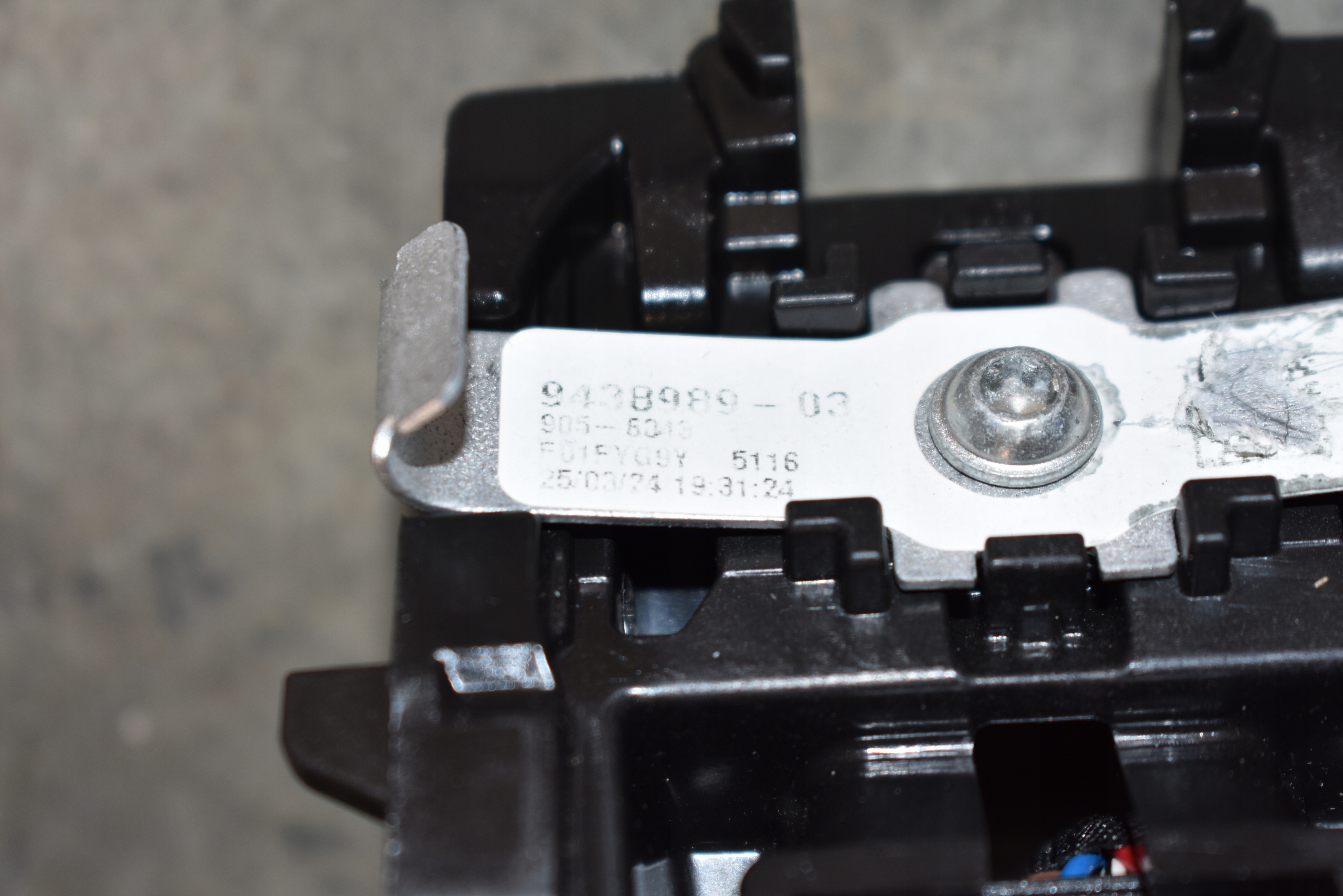 IDEALNE RETROVISORE INTERNO 4 PIN BMW G05 1