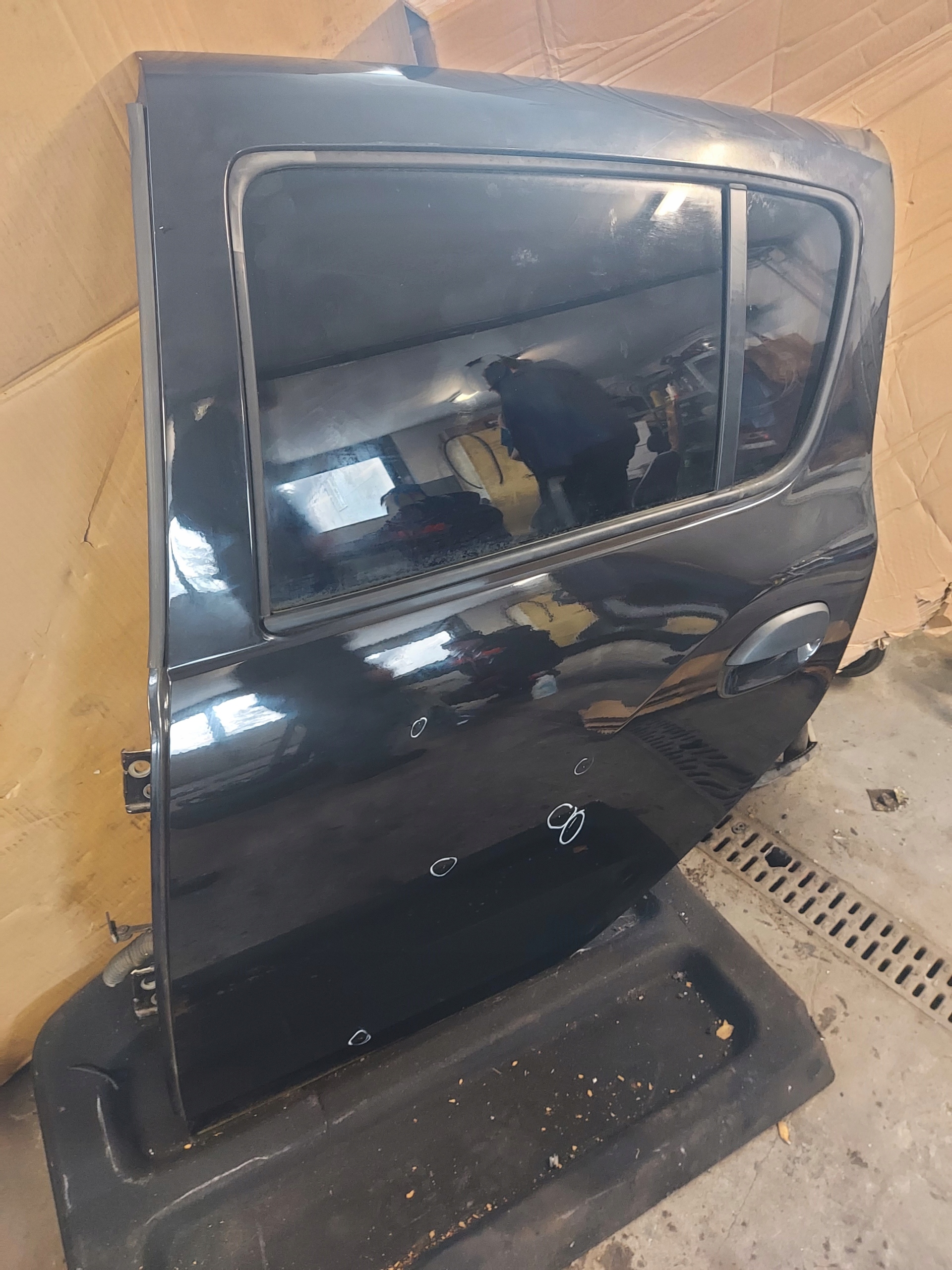 DRZWI TYLNE LEWE KOD LAKIERU NV676 DACIA II STEPWAY 0.9TCE 2017R