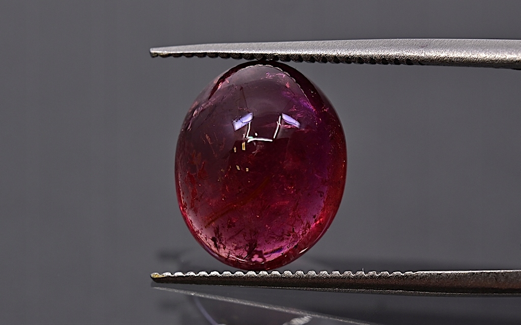 Turmalín kabošon ovál 11x9 mm