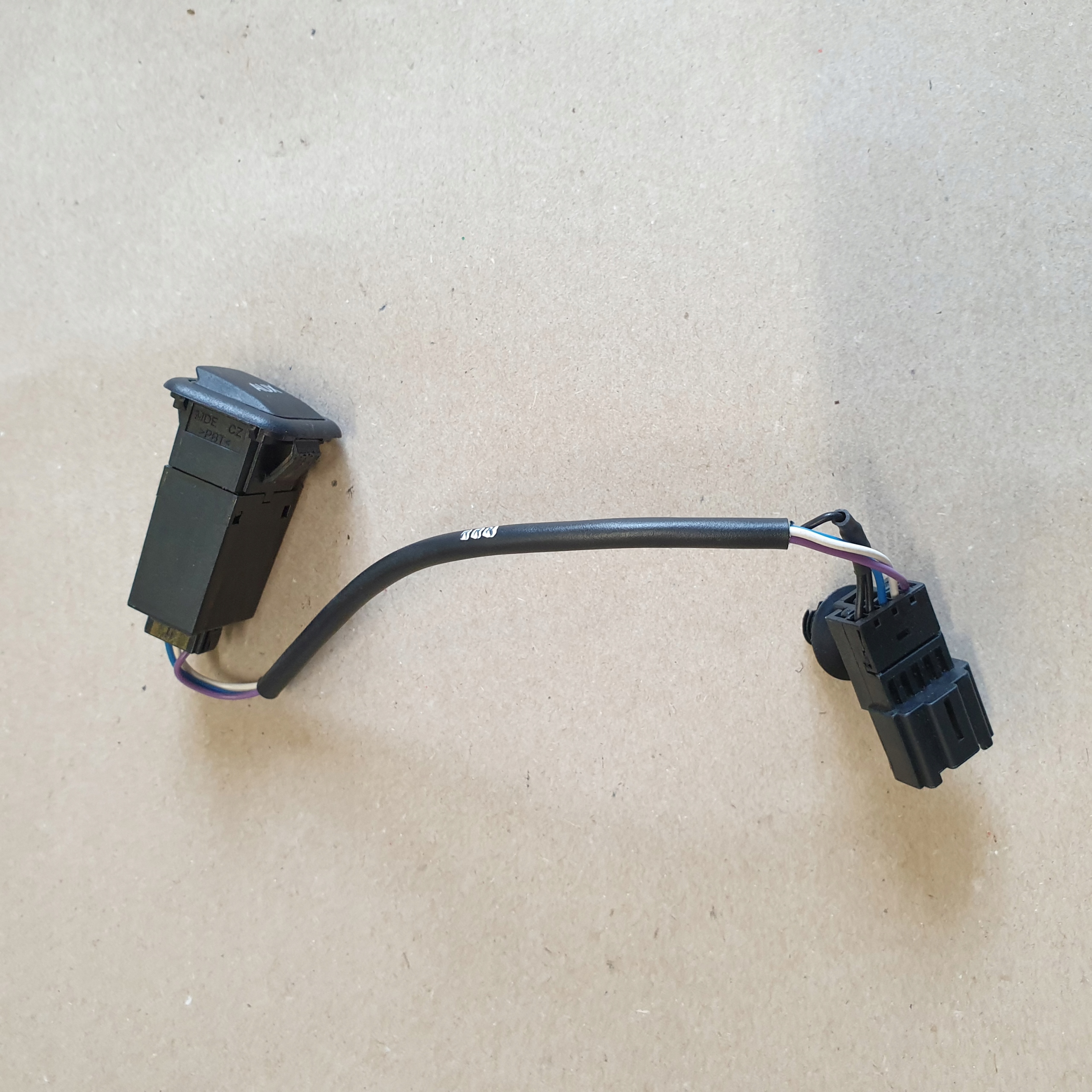 adapter AUX connecting spoiler OPRAWA AUDI A6 C7 4G 8R0973705 OE EU