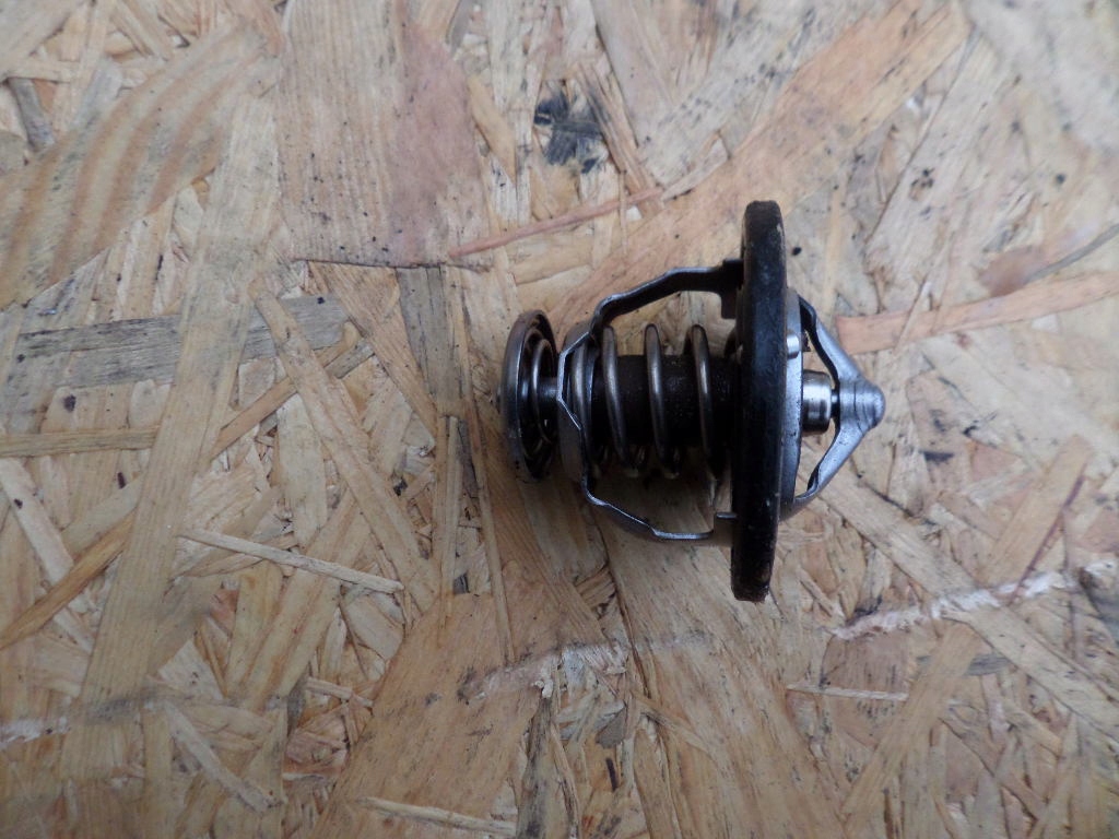 Termostat wody Auris 82C Toyota Yaris 3 1.4 D4D