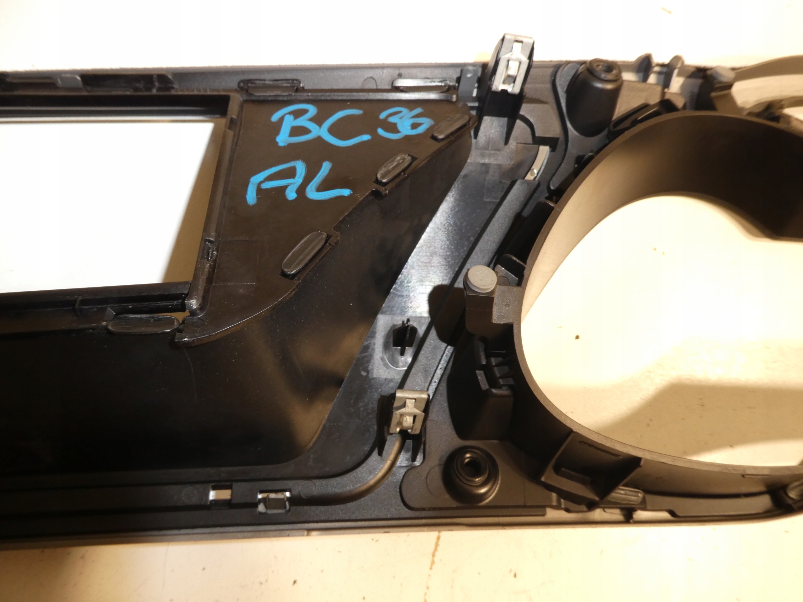AUDI A4 B8 frame cover of the dial 8K1857166