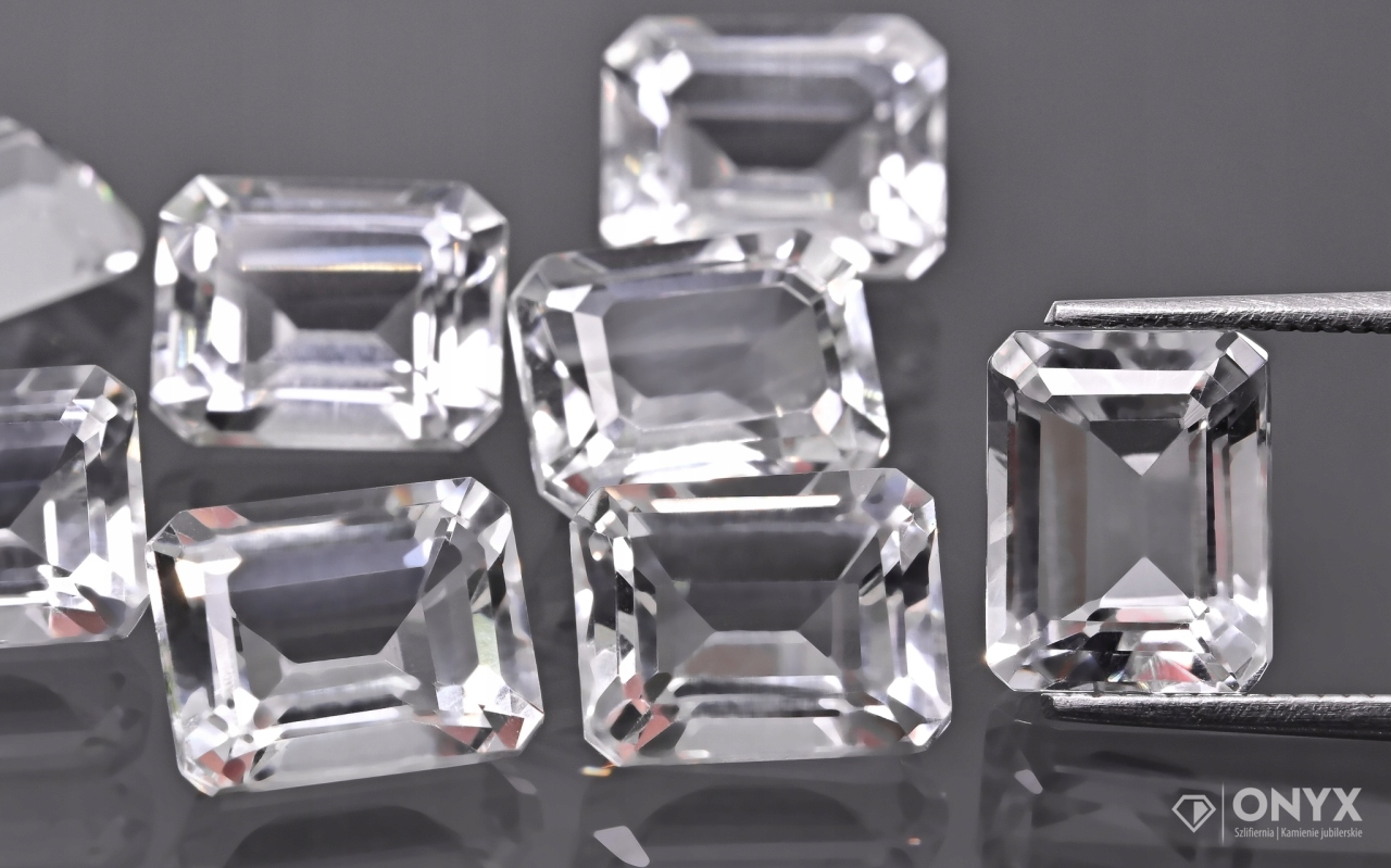 Topaz bílý fazetovaný oktagon 10x8 mm