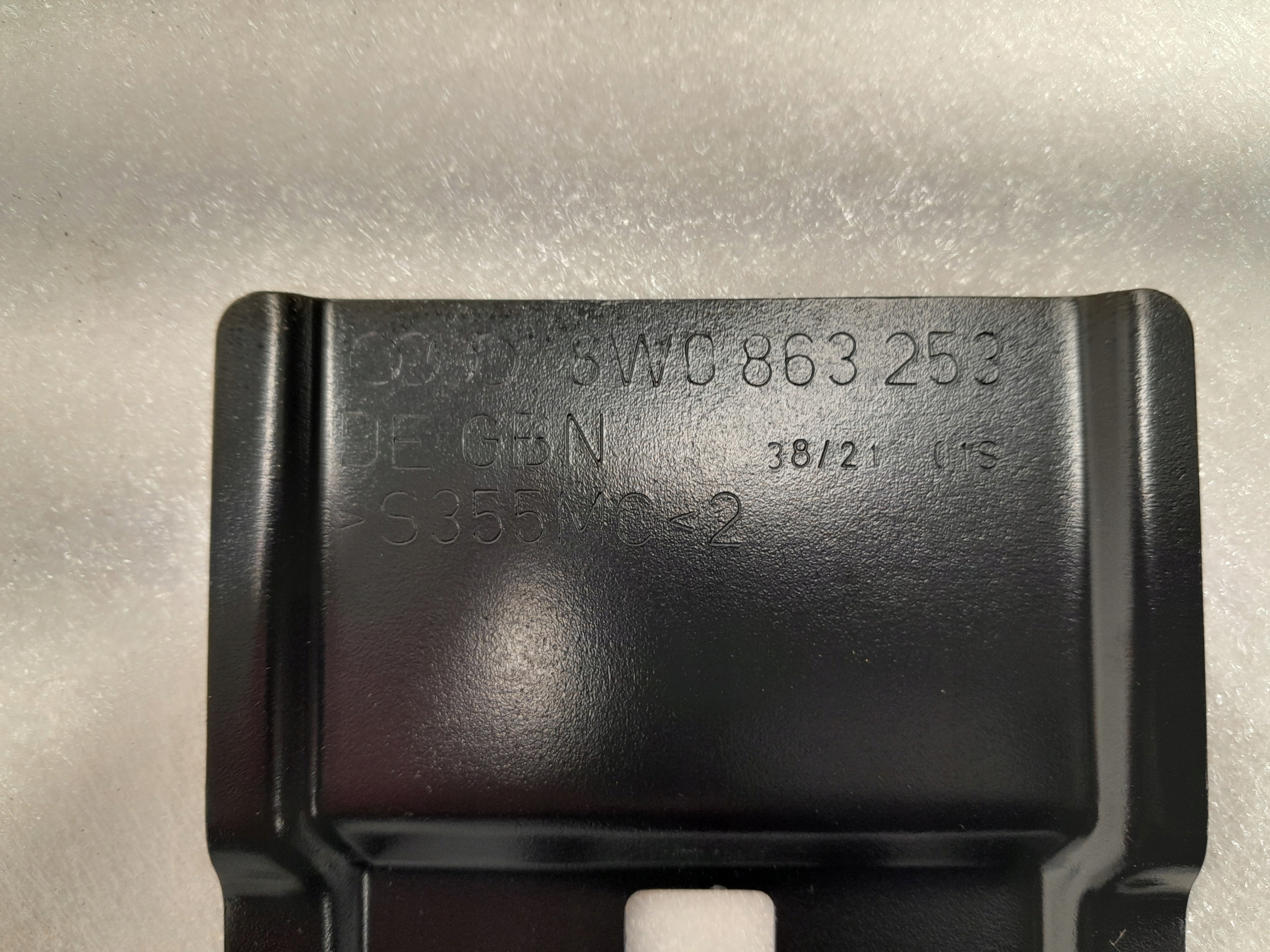 AUDI A4 B9 LIFT bracket holder upholstery boot 8W0863253