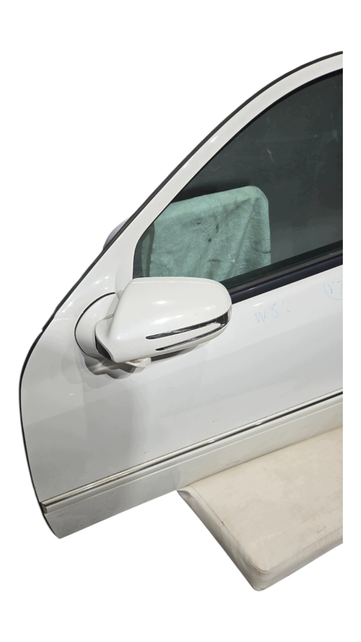 MERCEDES W203 CLC - dveře předek přední levé 650
