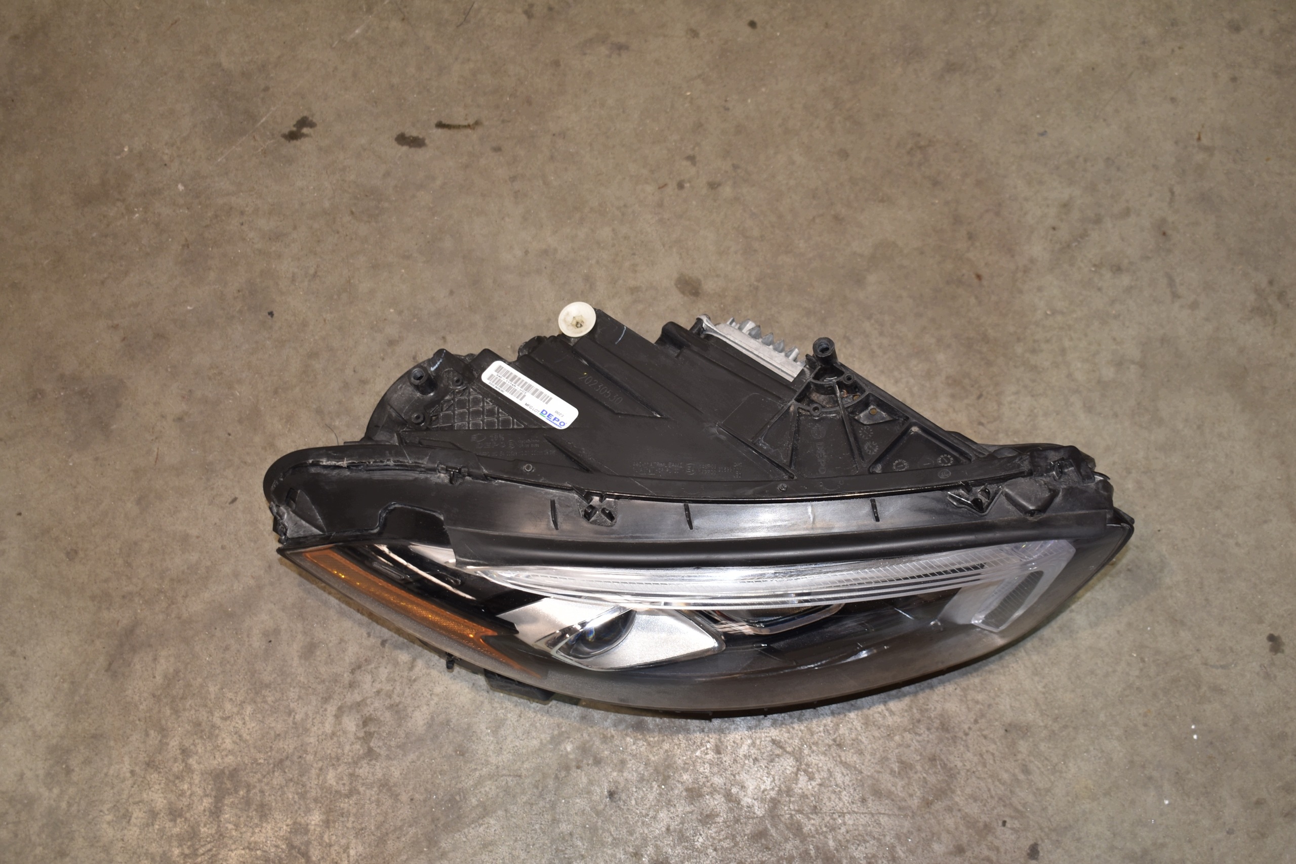 perfect condition light front front right + MODULY MERCEDES W177 A1779064205 1