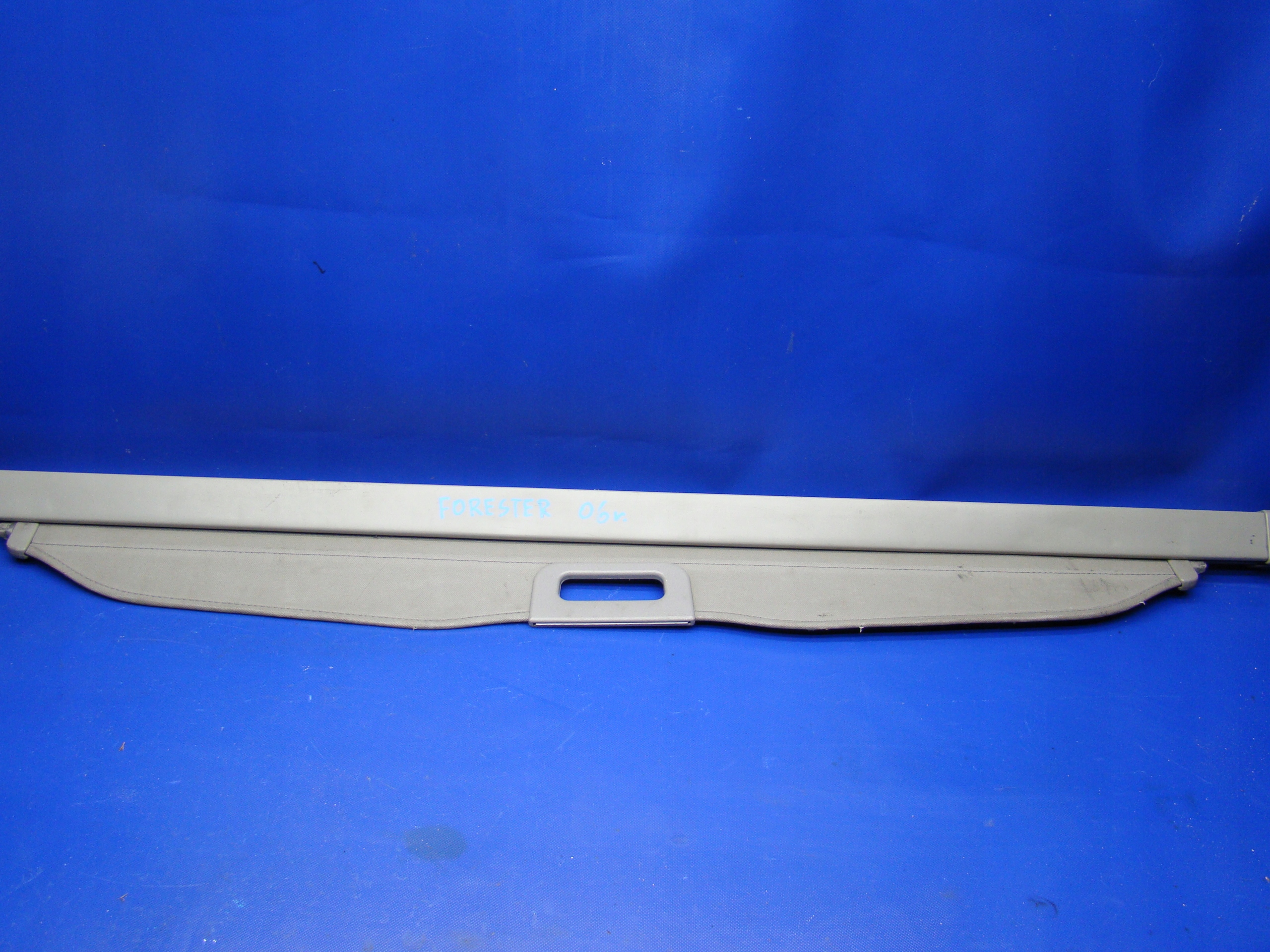 ROLETA BAGAŻNIKA SUBARU FORESTER II 06-08r LIFT