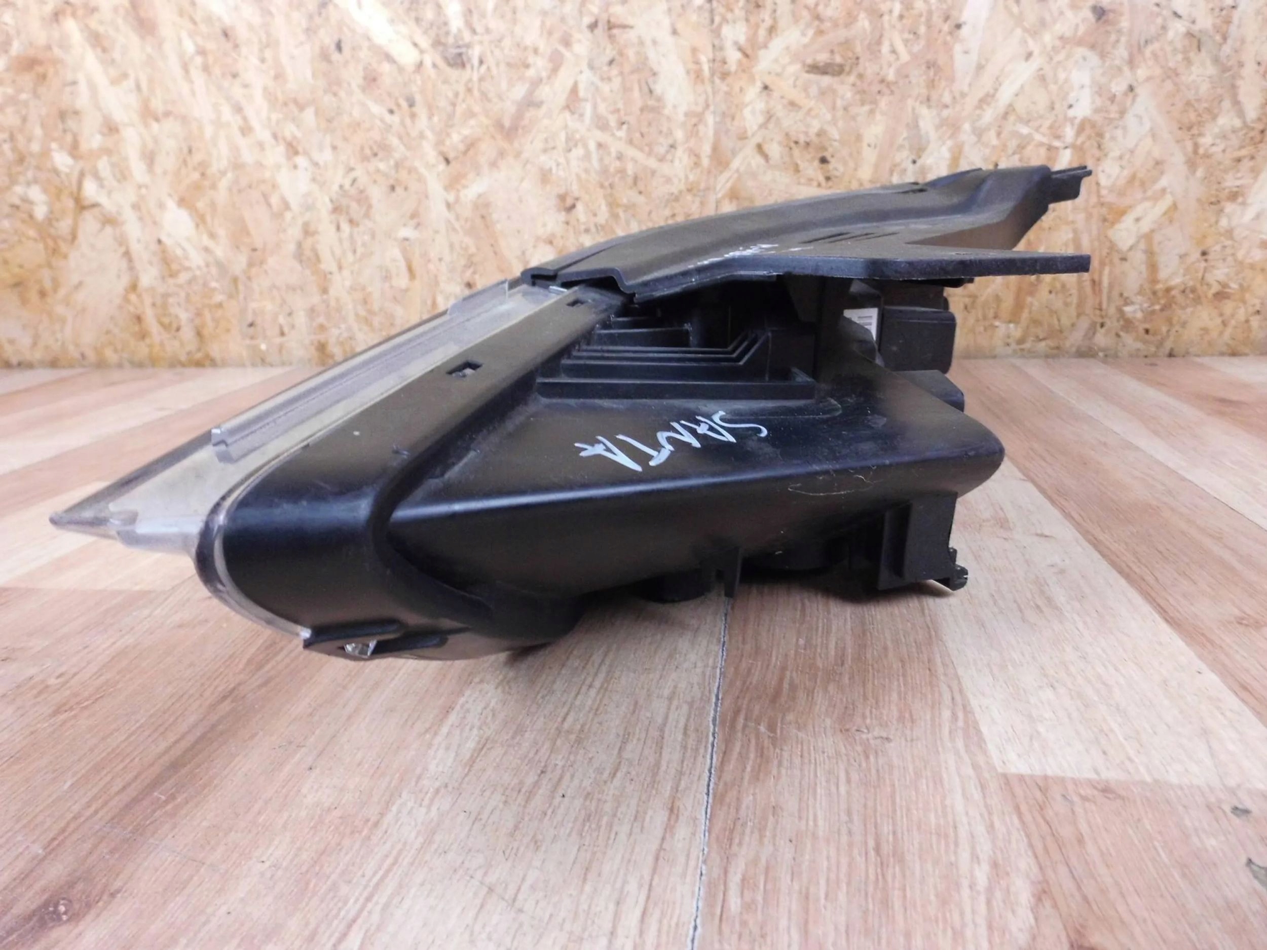 Hyundai Santa Fe IV 2018-2020 light dzienna front front right DRL