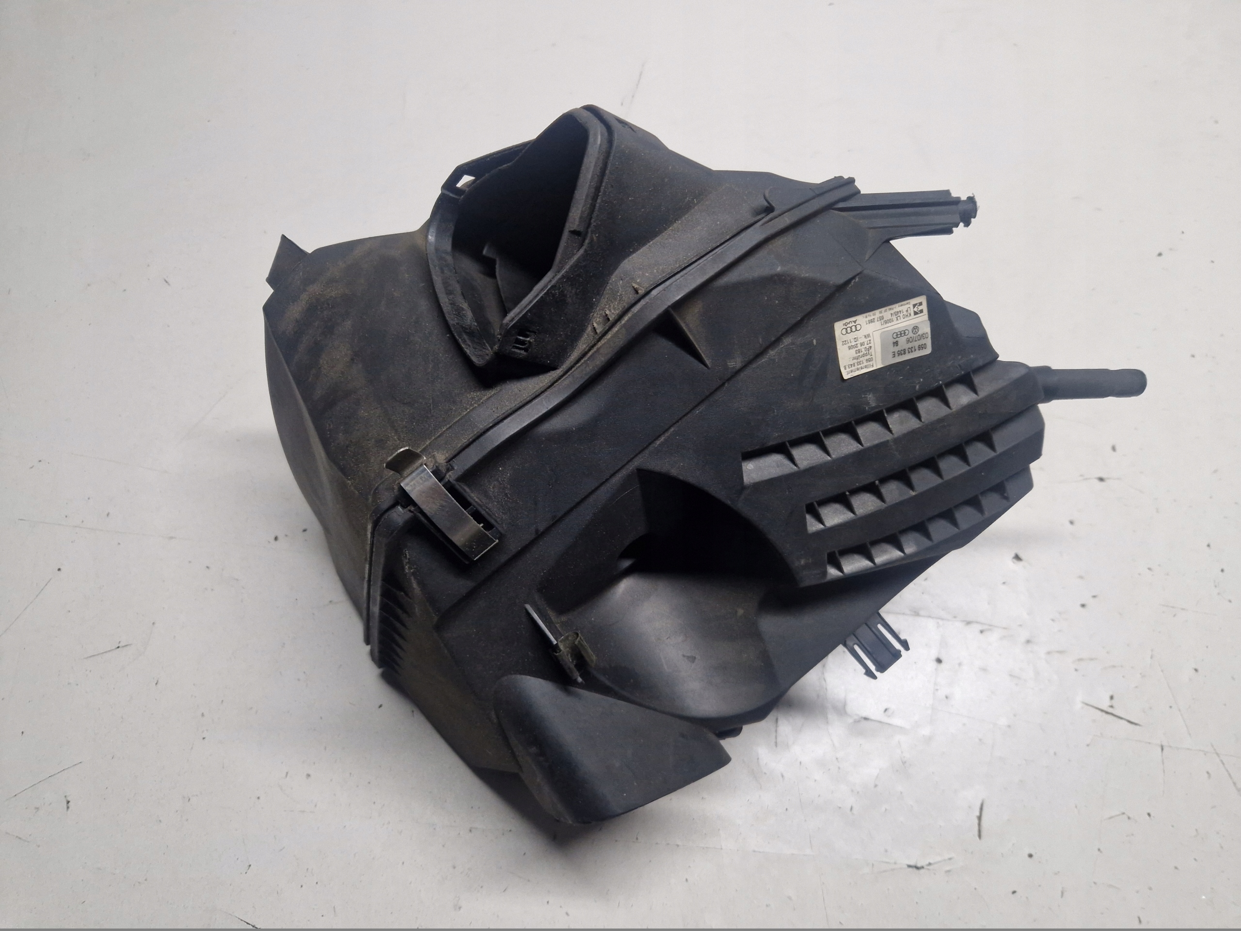 AUDI A6 C6 2.7 TDI DIESEL luftfiltergehäuse 059133835E