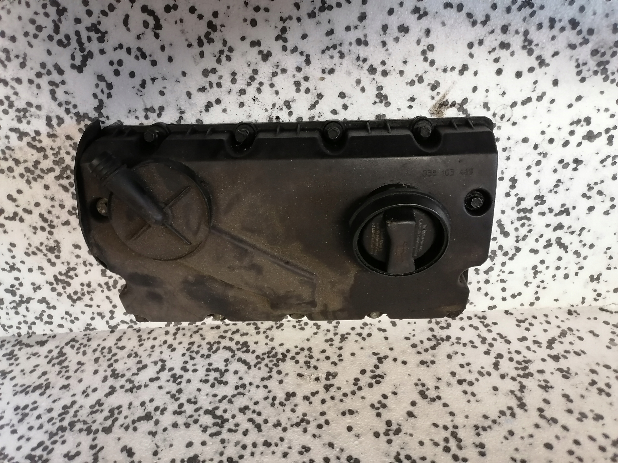 Abdeckung der Ventile AUDI VOLKSWAGEN 038103469