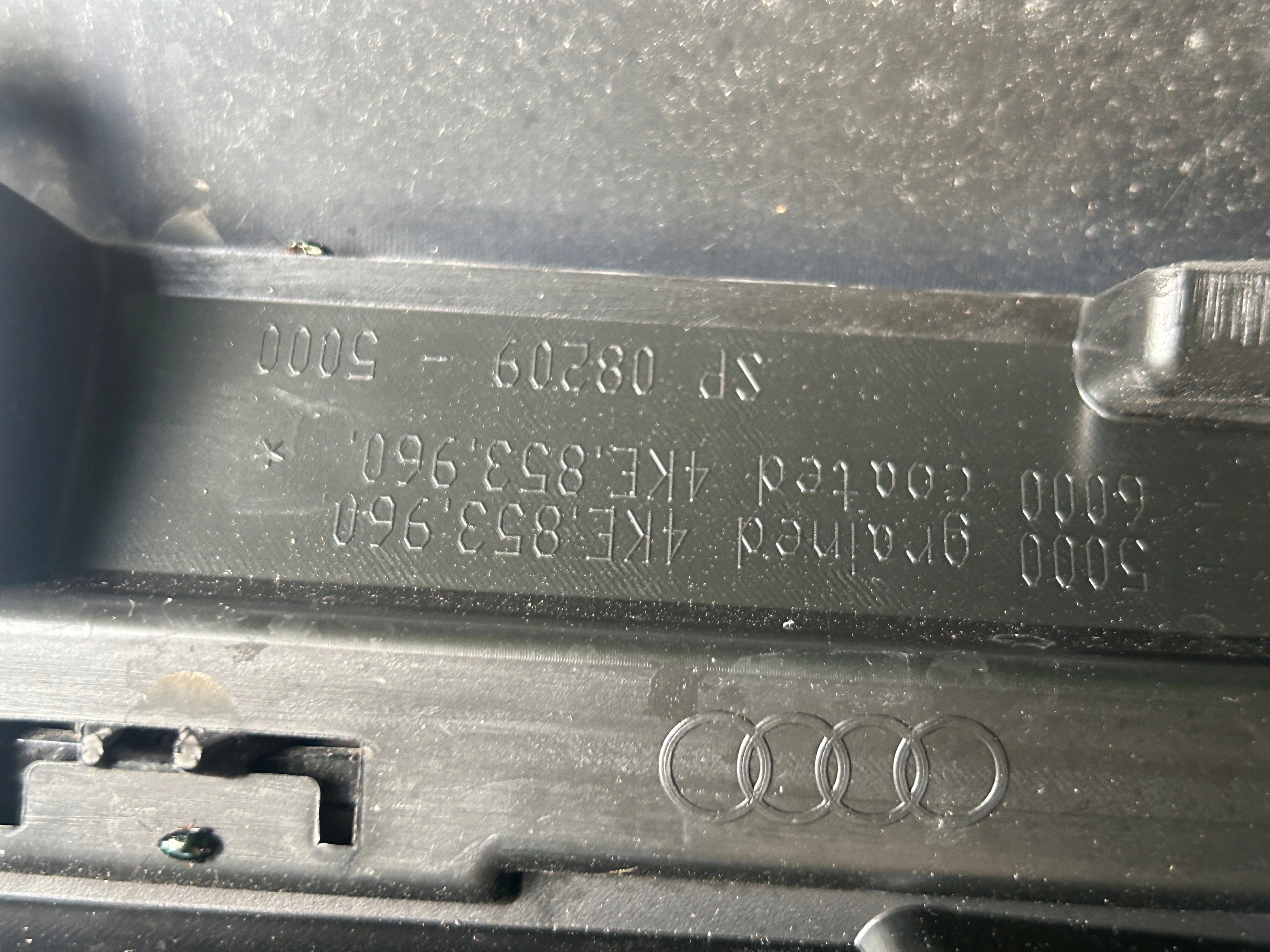 AUDI E-TRON 4KE moulding door front right 4KE853960