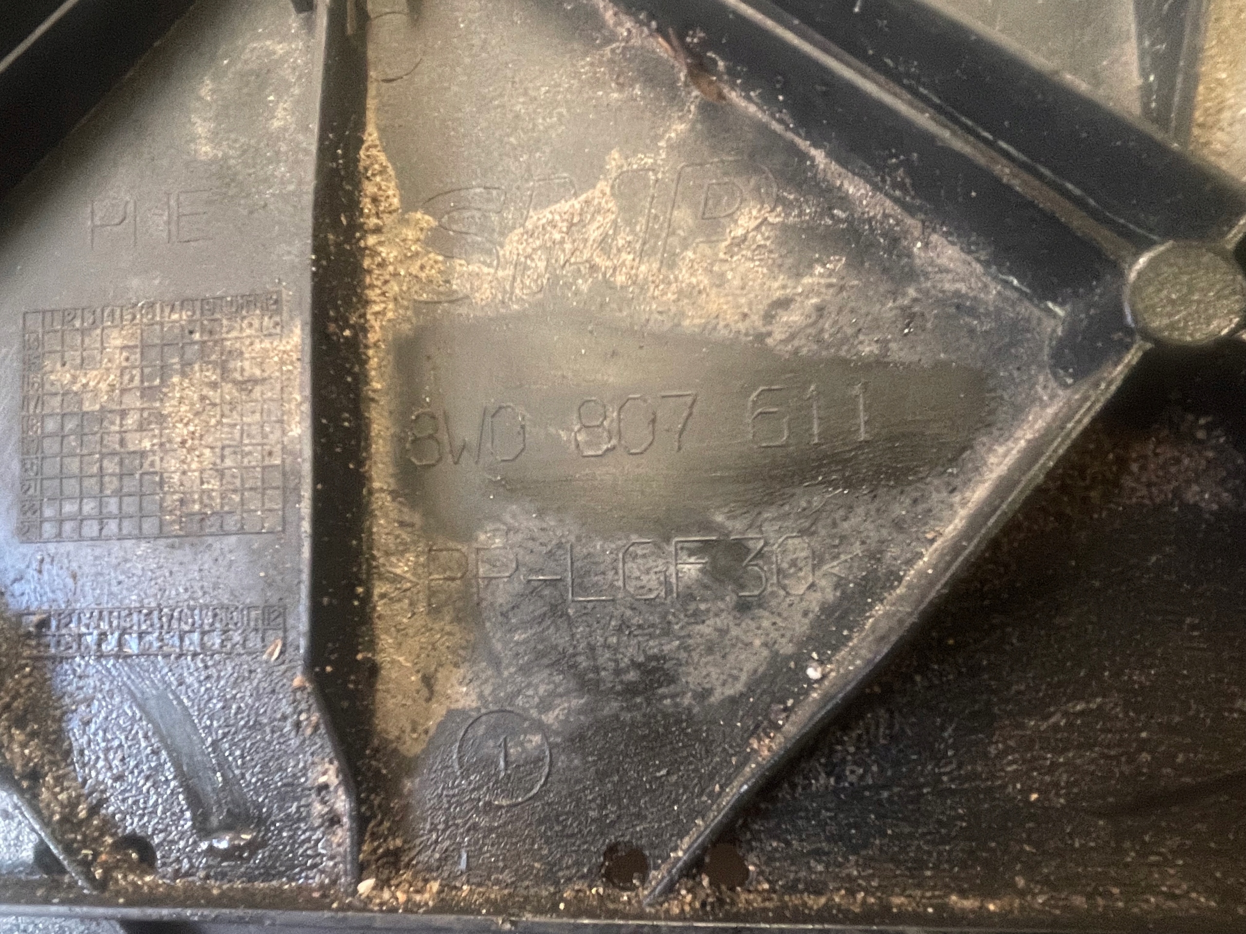 AUDI A4 B9 abdeckung unter stoßstange blende abdeckung S-LINE 8W0807611
