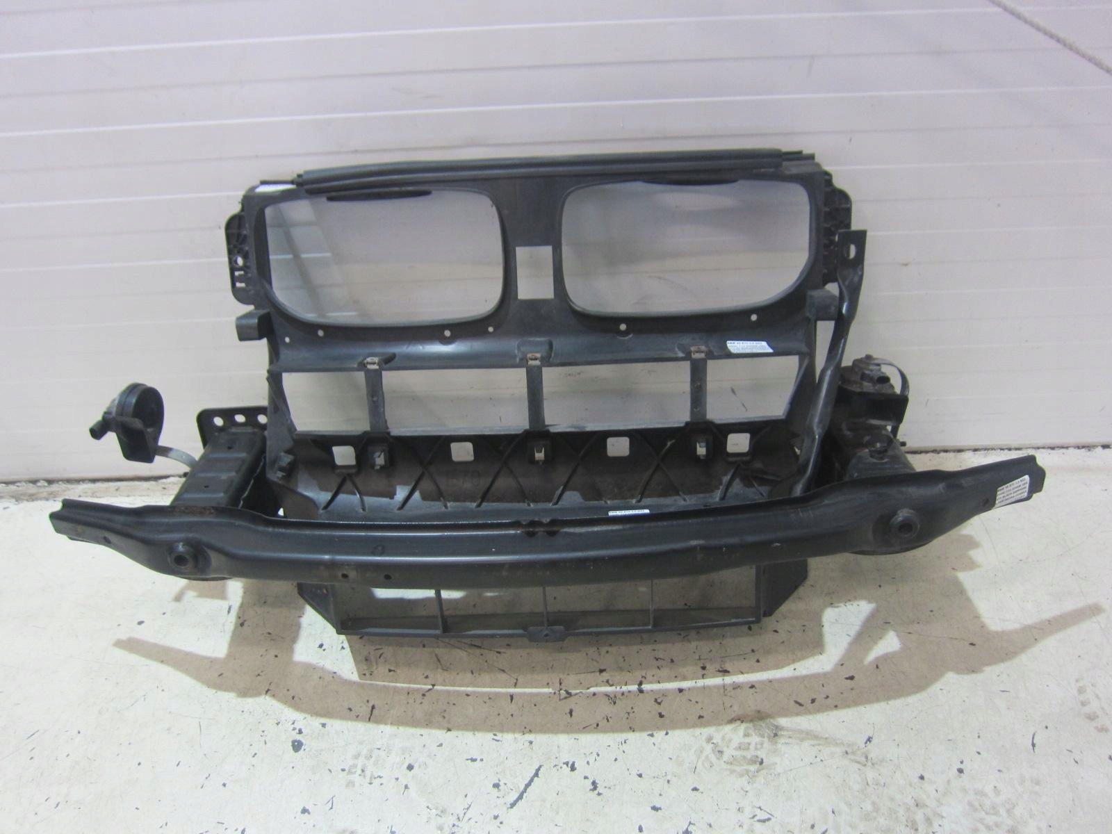 BMW X5 E70 support panel for radiators front drain intake bumper support pillar 7165458