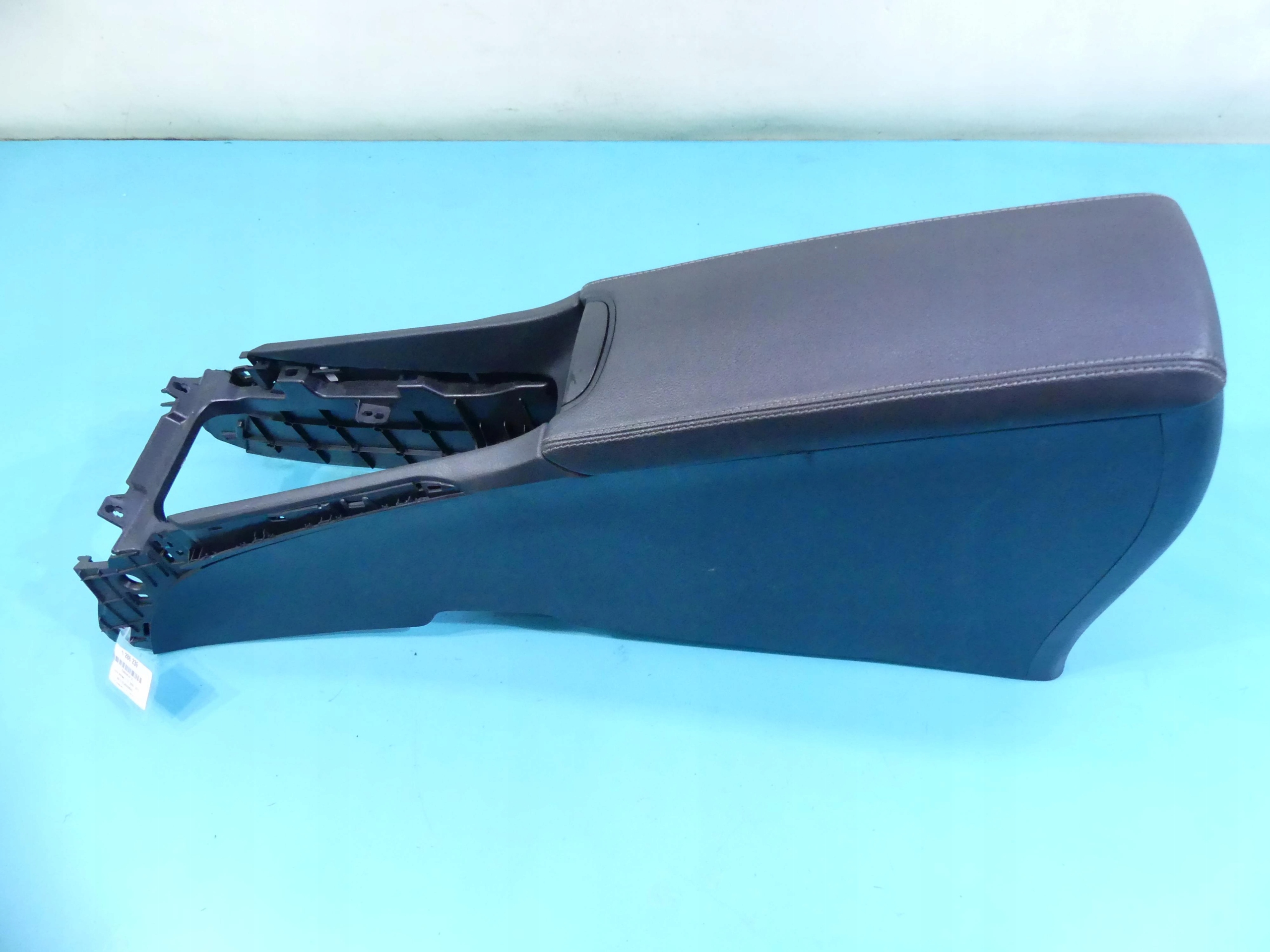 PODŁOKIETNIK TOYOTA AVENSIS III T27 T29 15R