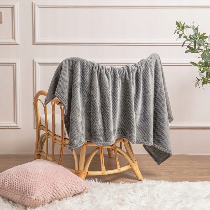 Miękki Koc Narzuta Pled na Łóżko 200 x 220 cm mikrofibra Grafit Willy Marka Spod Igły i Nitki