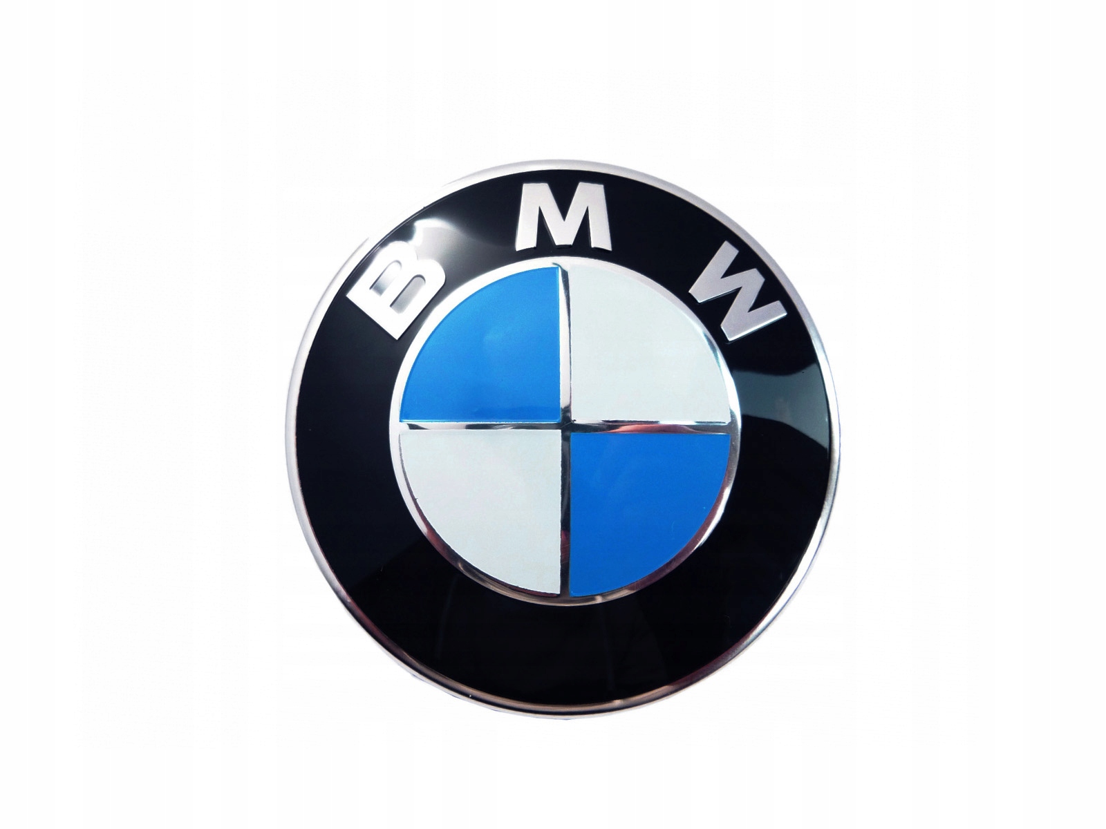 BMW значок на капоте