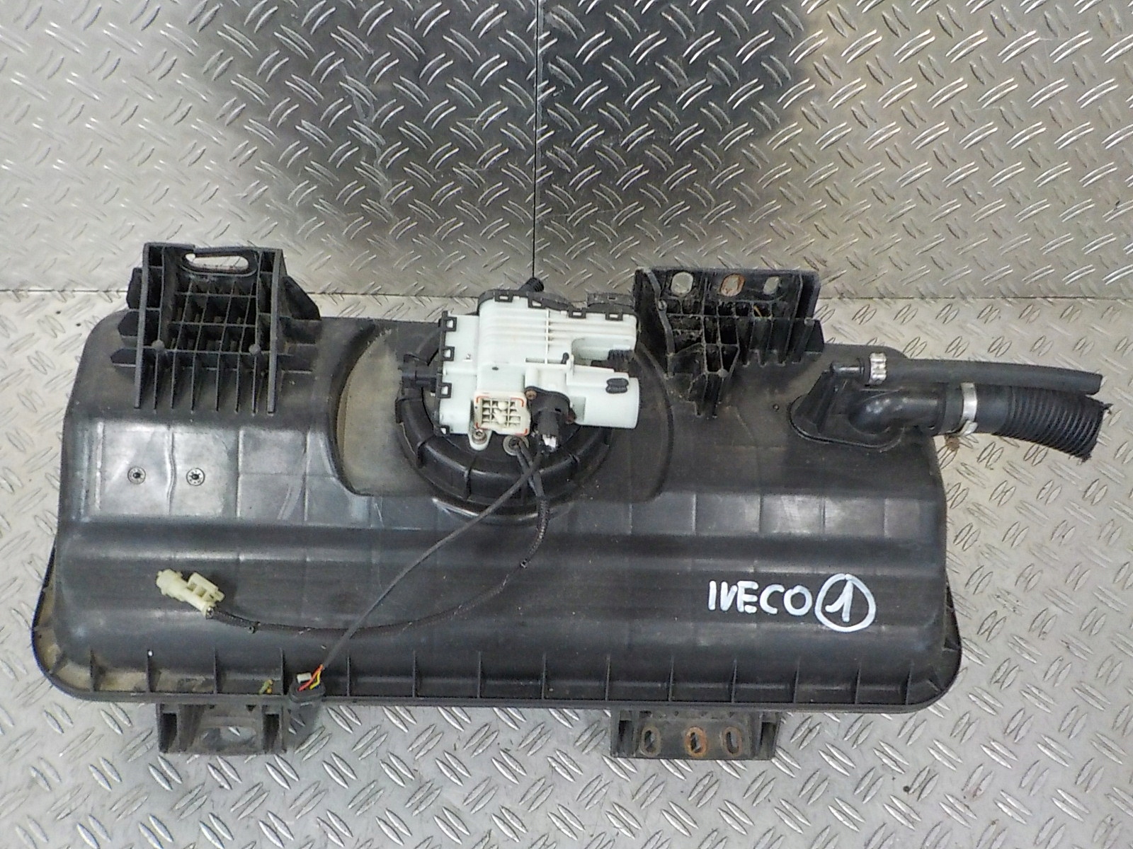 5801761617 - IVECO DAILY 14-20 БАК ADBLUE