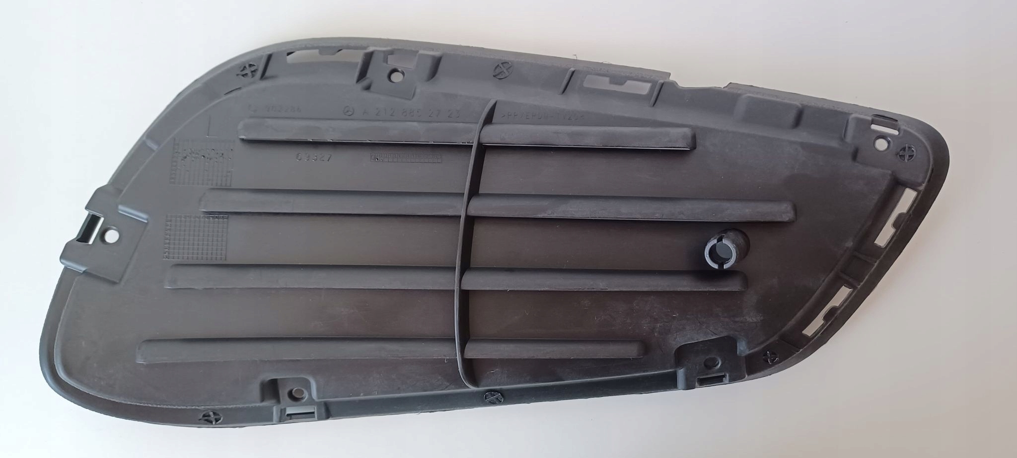 Mercedes E KLASA W212 KRATKA ZDERZAKA PRZEDNIA Producent części Mercedes-Benz OE