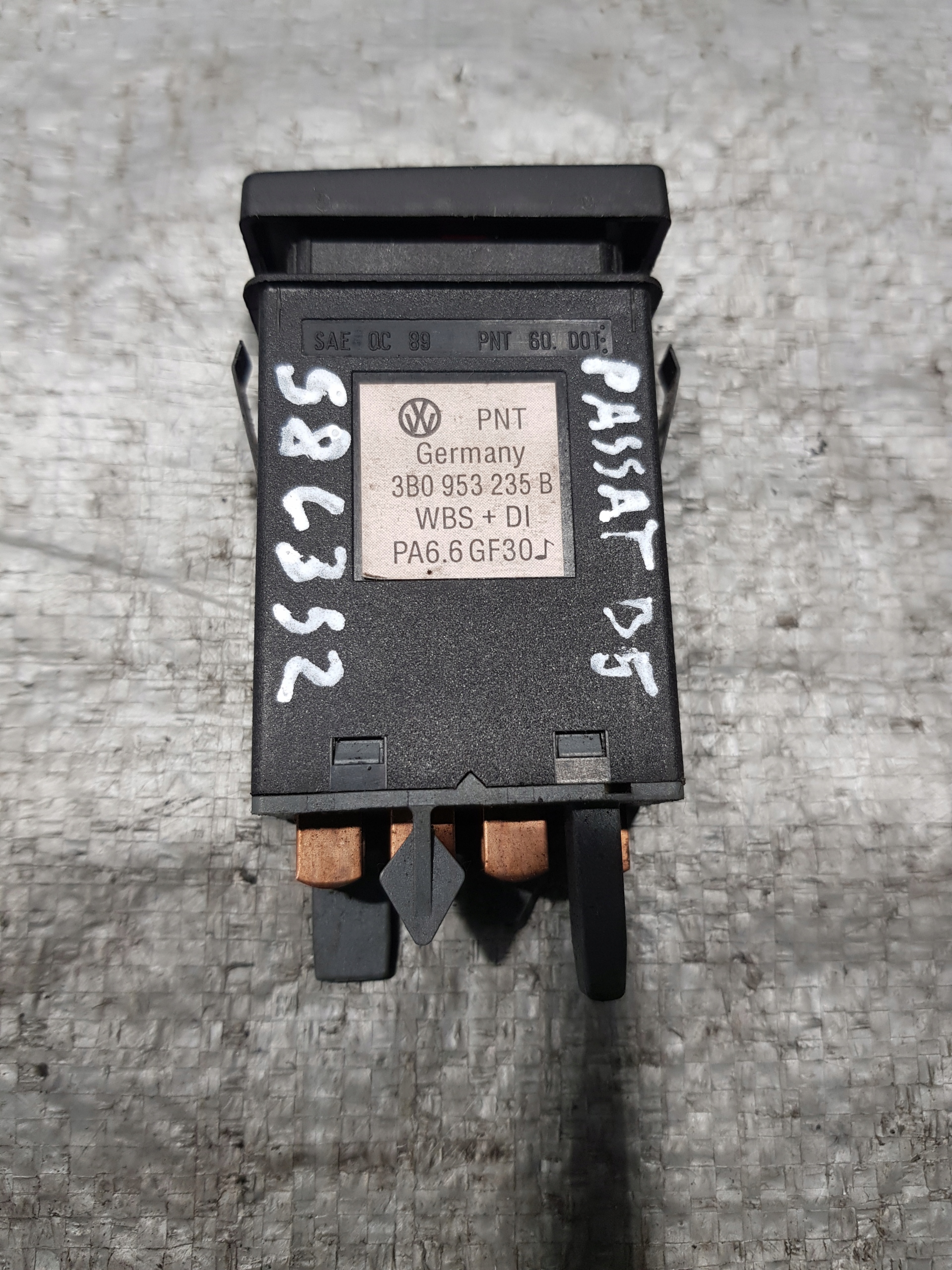 button switch of warning lights VW Passat B5 96-05r.
