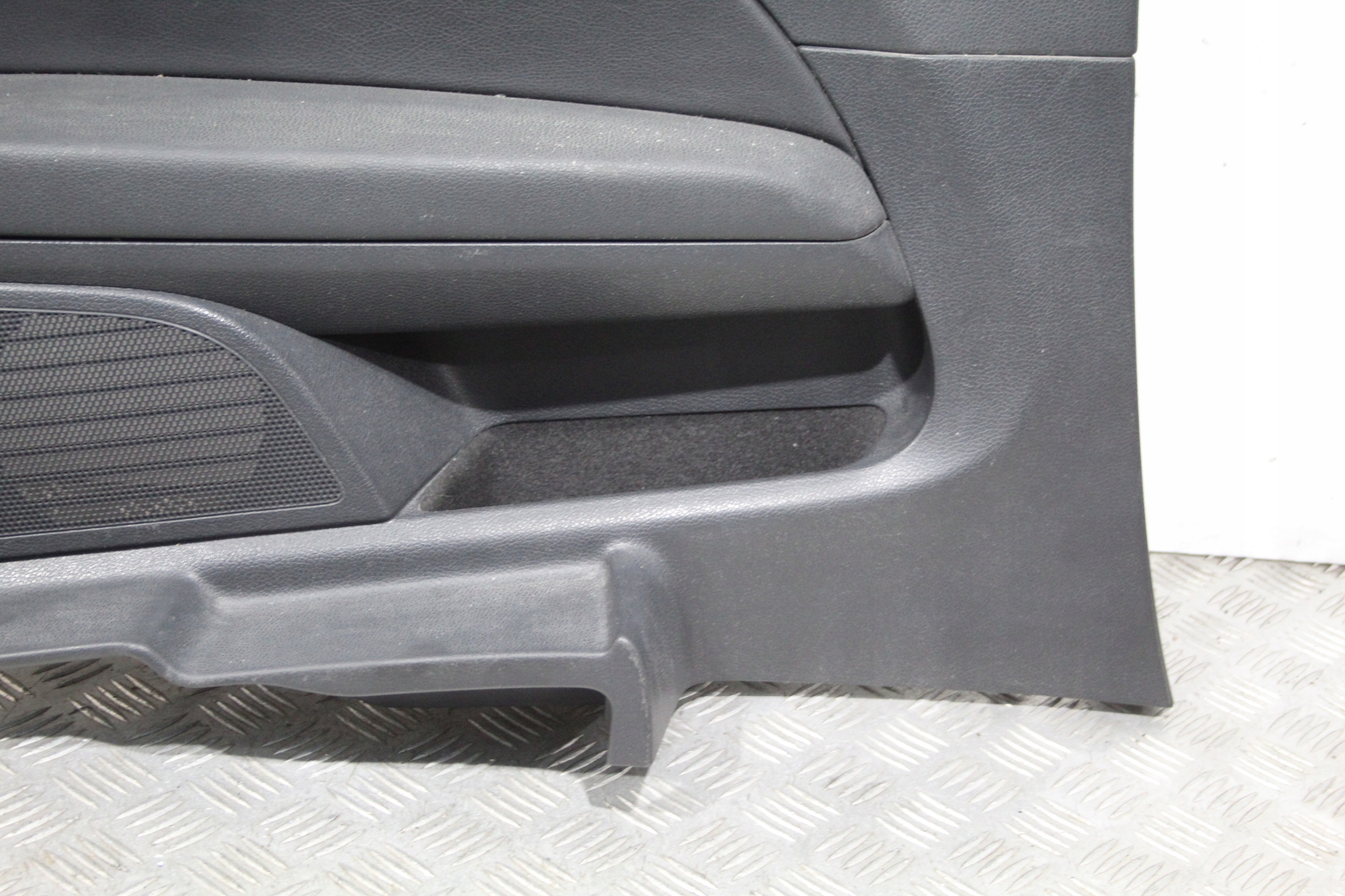 карта дверная обивка левый зад vw SCIROCCO 1K8