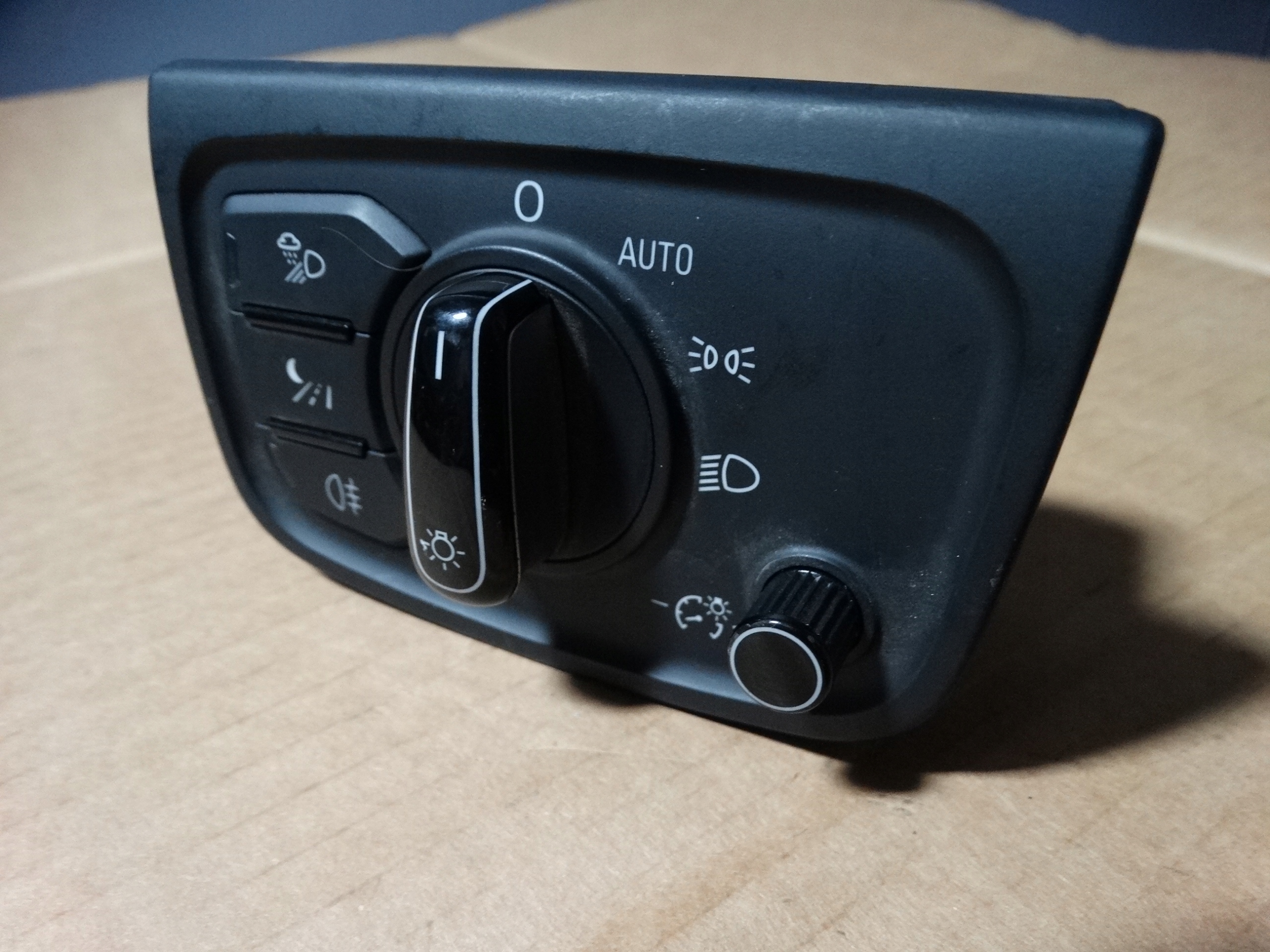 IDEALNY INTERRUTTORE LUCI AUDI A8 D4 1
