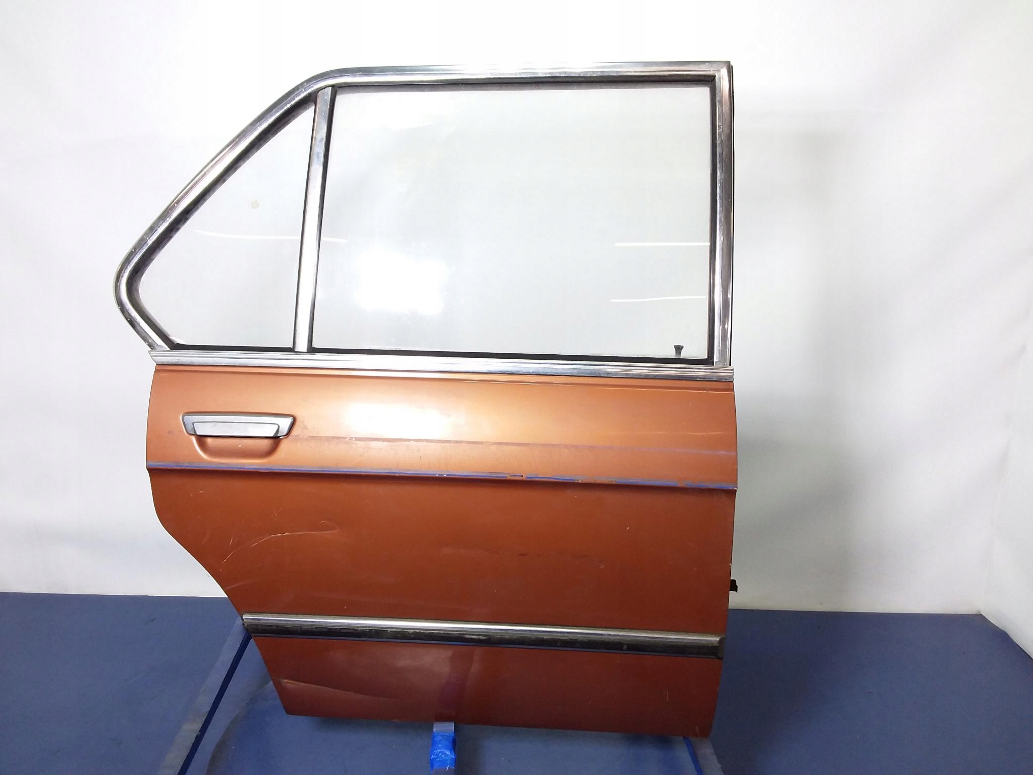 BMW SERIA 5 E12 DRZWI TYŁ PRAWE TYLNE