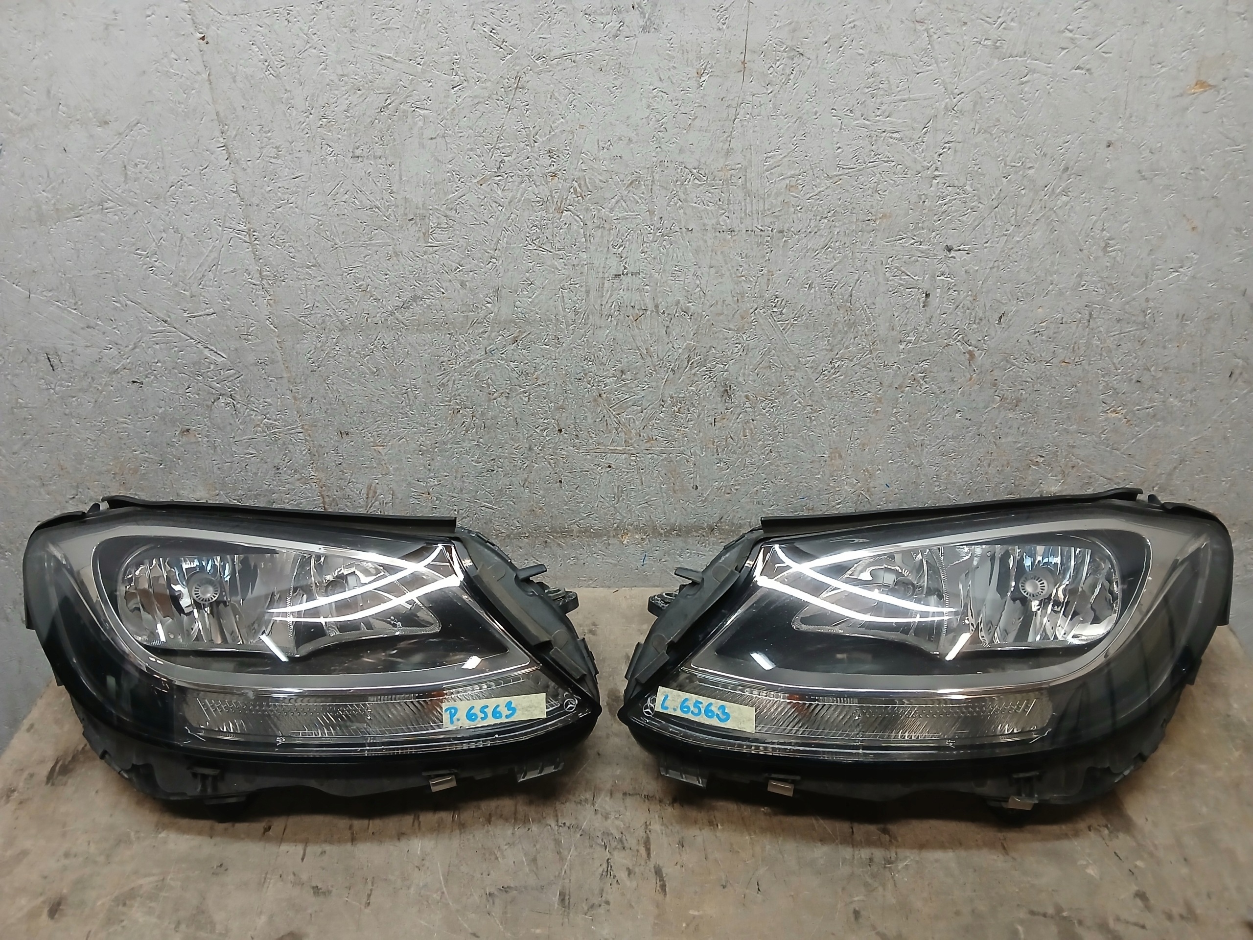 Licht vorne rechts oder links MERCEDES C KLASA W205 A2059066402 A2059066502