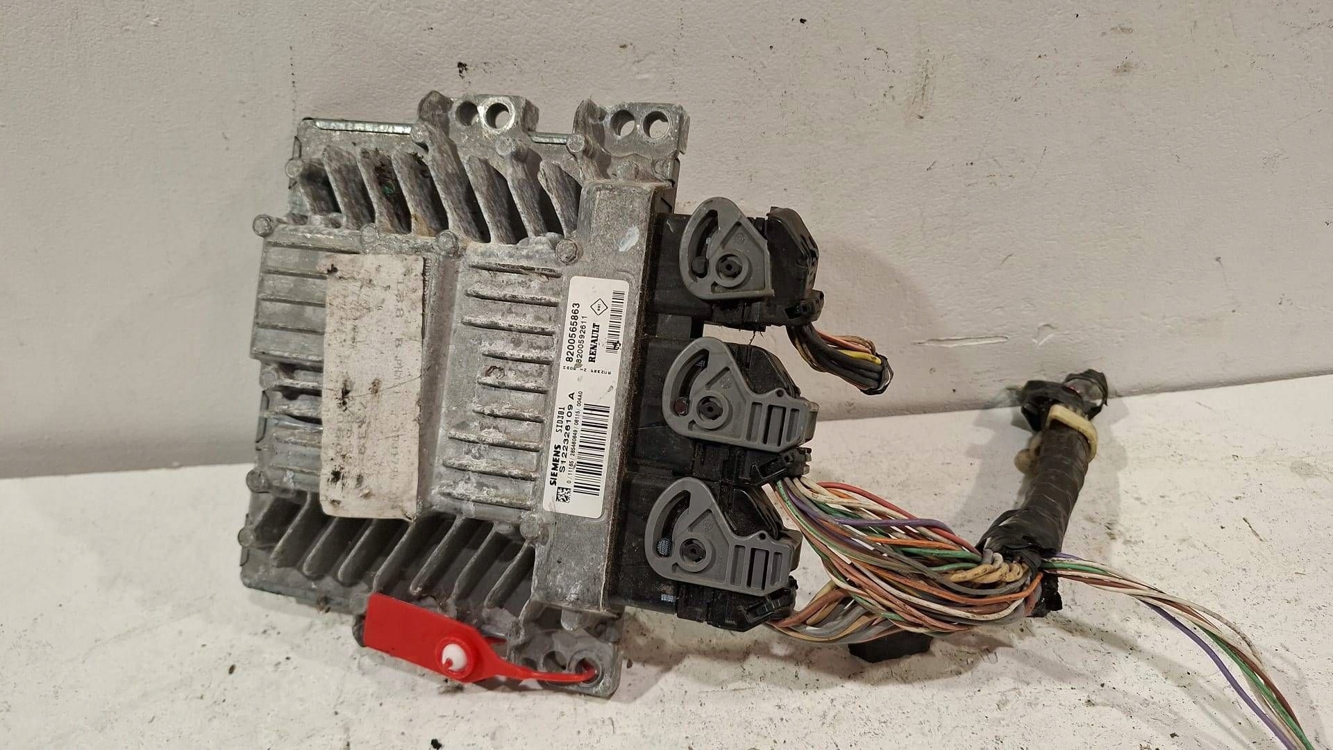 control unit of the engine computer S122326109A Renault Megane II Scenci II 1.5 DCI