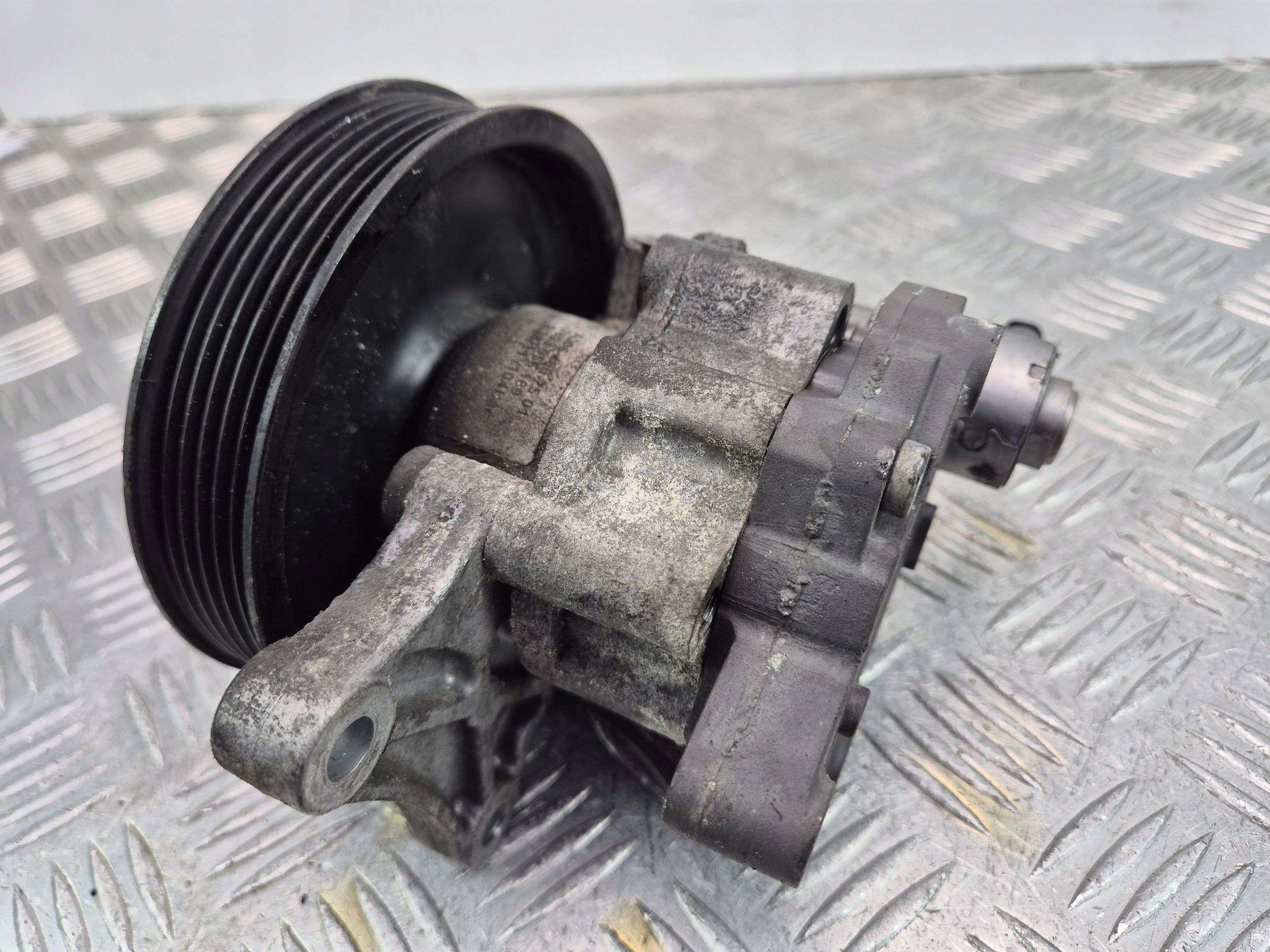 Mercedes E200 CGI W212 servo pump A0064667501