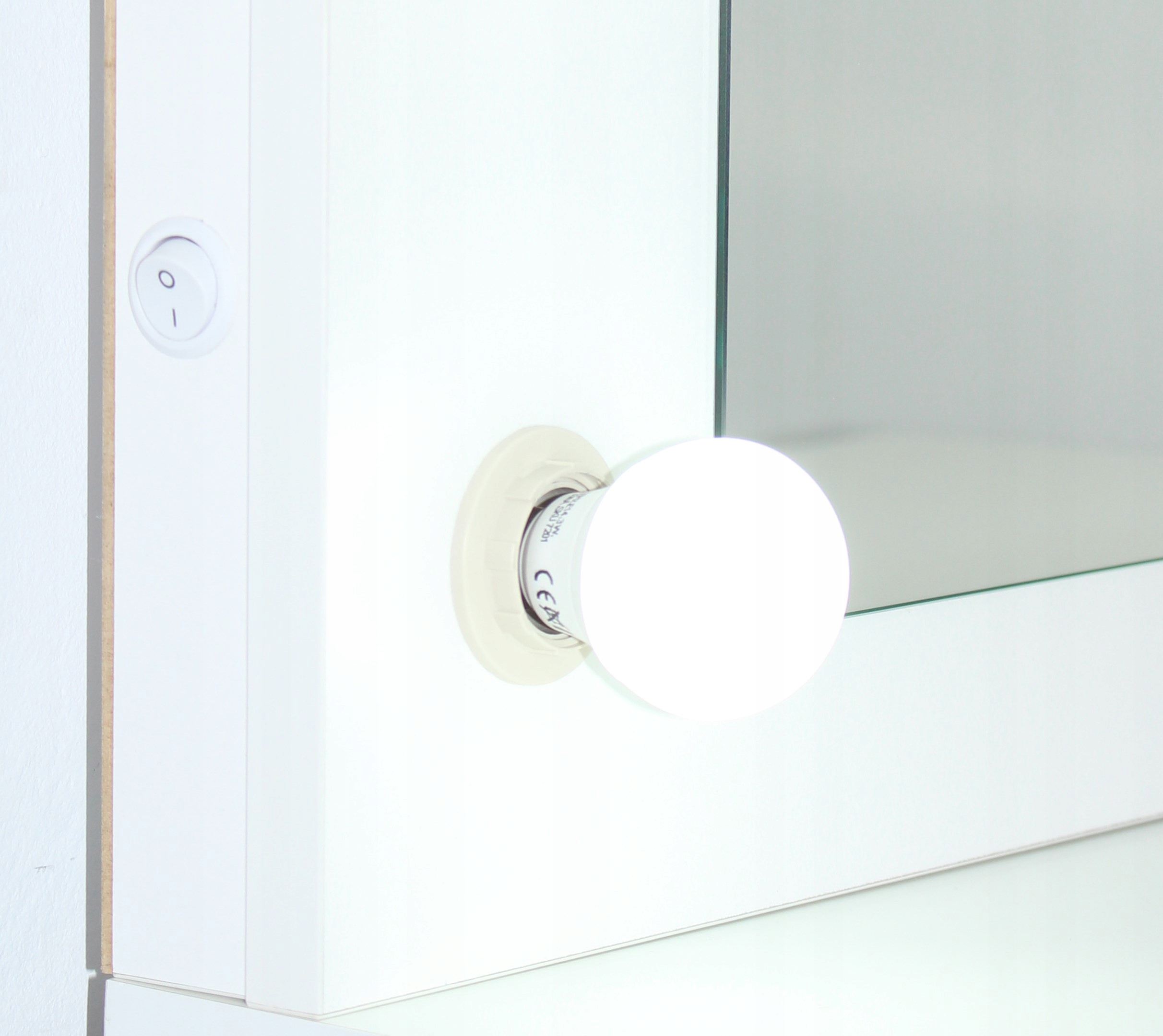 LUSTRO LED DO TOALETKI WIZAŻU MAKE UP HOLLYWOOD Kolor mebla biały