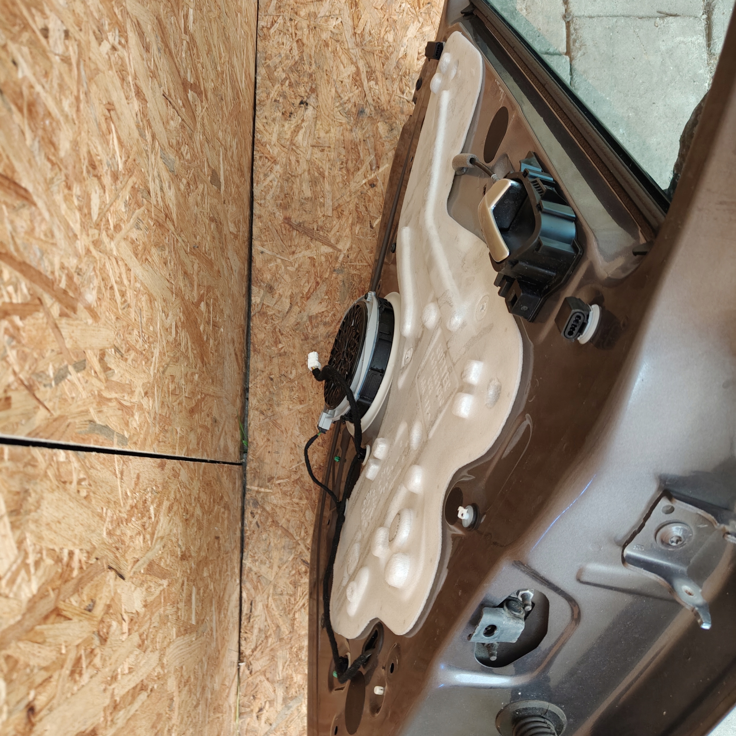 door rear. rear part left PEUGEOT 2008 and complete