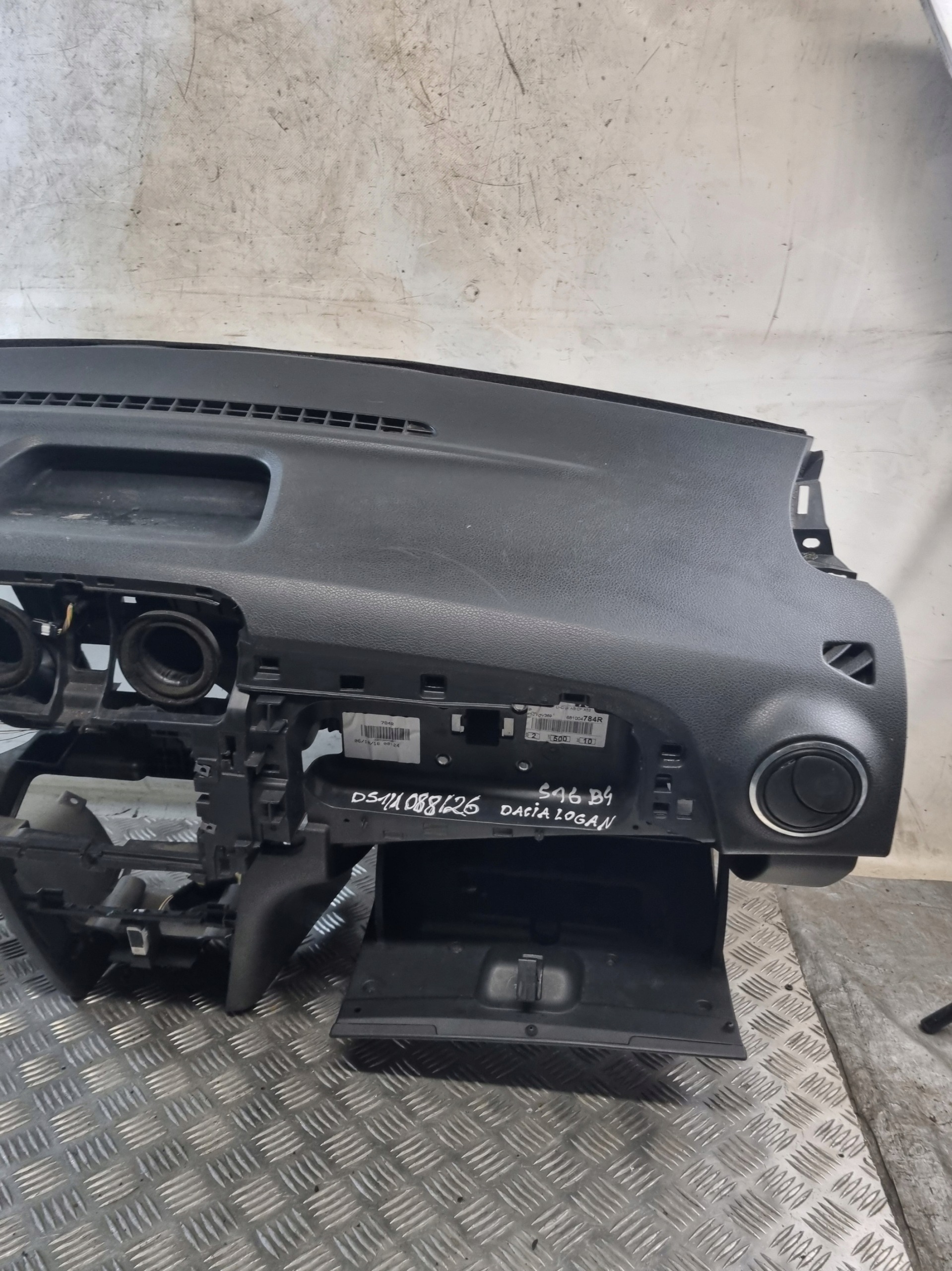 cockpit armaturenbrett DACIA LOGAN 2016