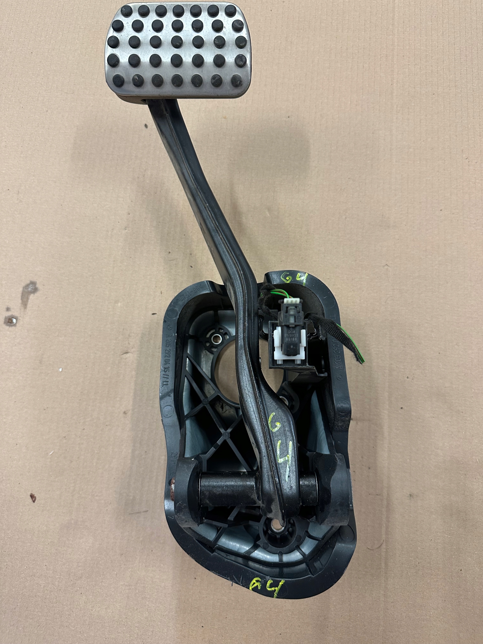 mercedes-benz oe A2052920007 педаль тормоза