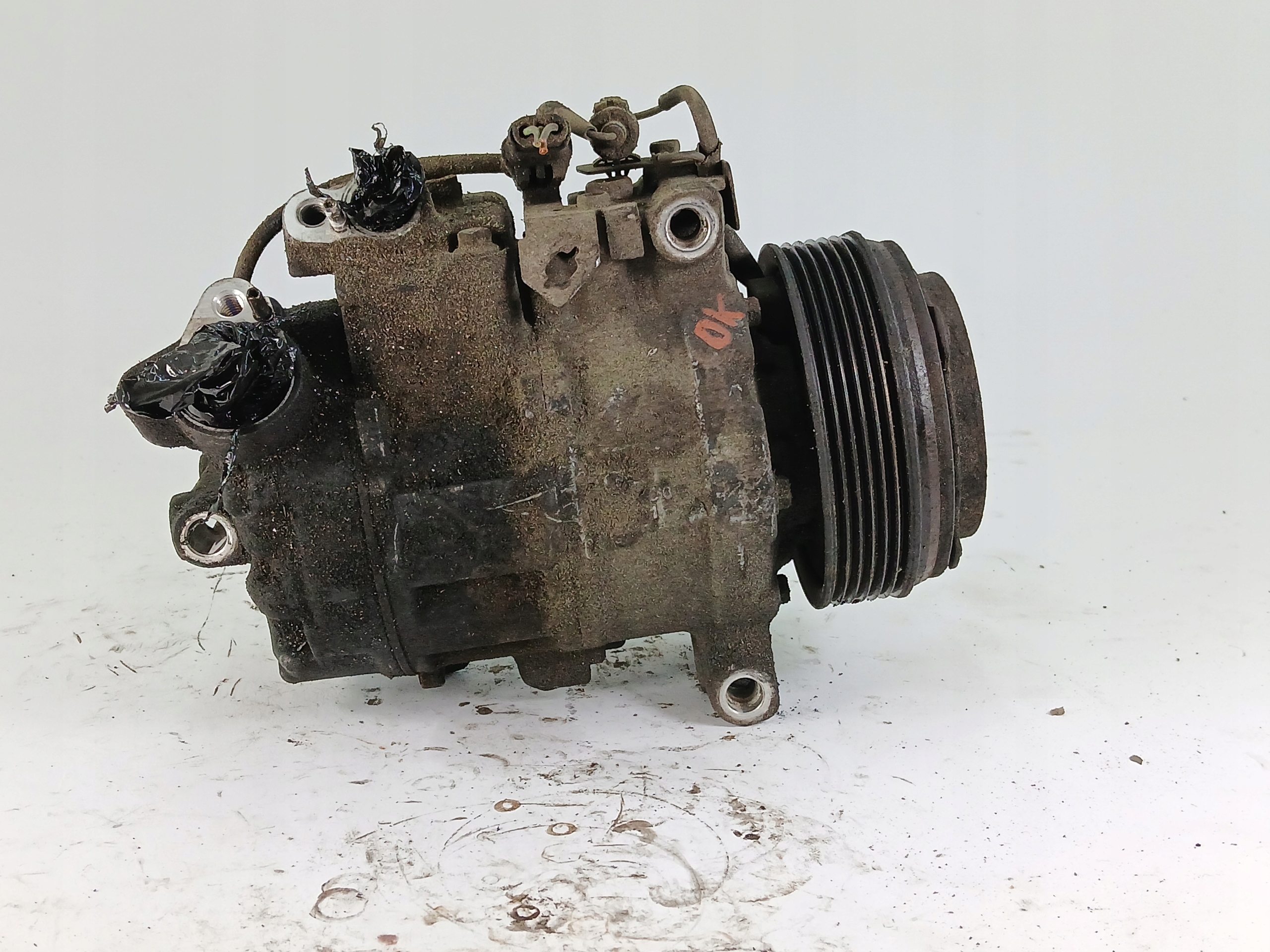 BMW E90 E91 2.0 D compressor; compressor of the air conditioning 6987862