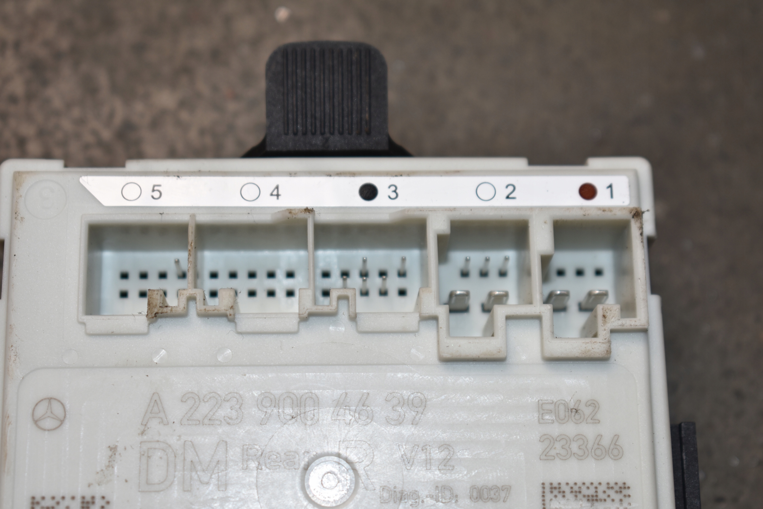 IDEALNY module control unit door MERCEDES W206 X254 1