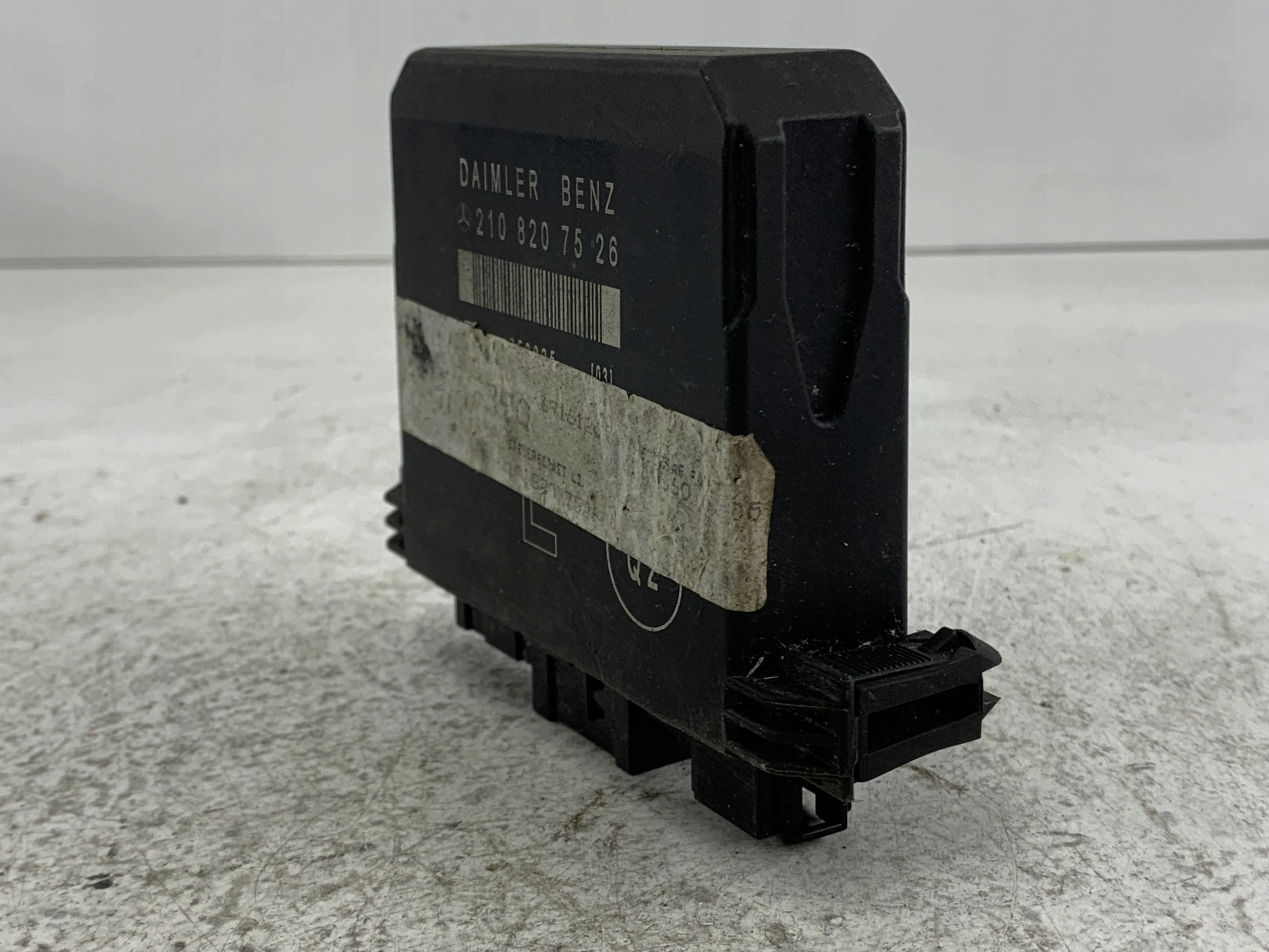 MERCEDES W210 module door left front 2108207526