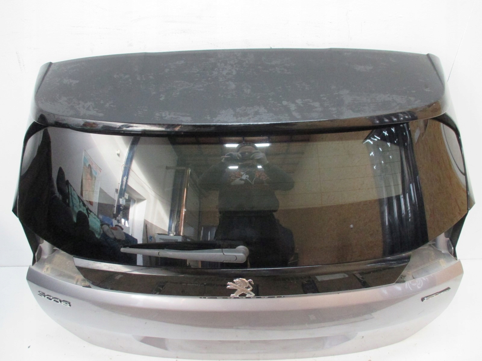 boot doors Peugeot 5008 below KAMERE