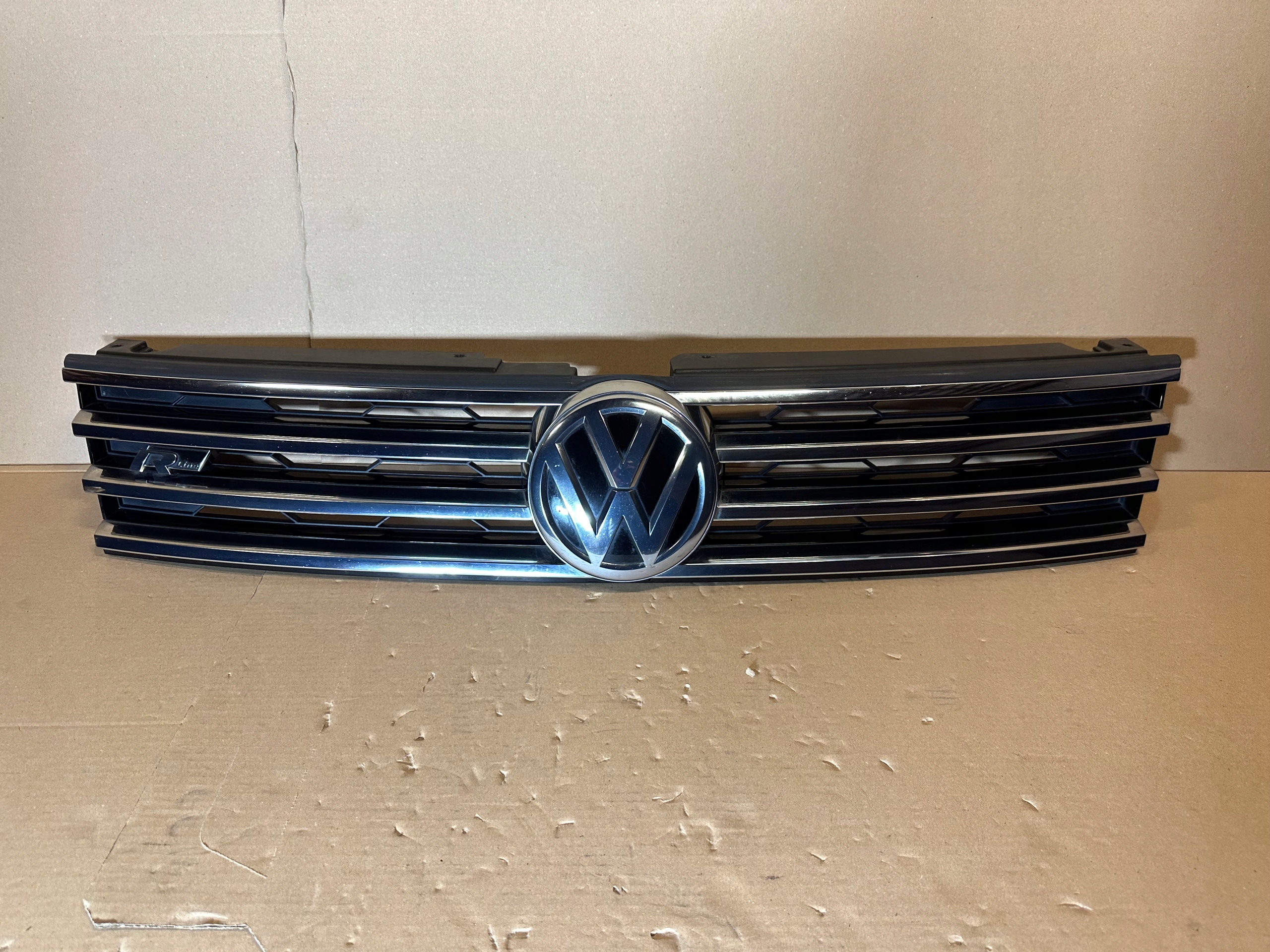 VW TOUAREG 2 II LIFT R-LINE 7P6 14-18r GRILL ATRAPA ZDERZAKA