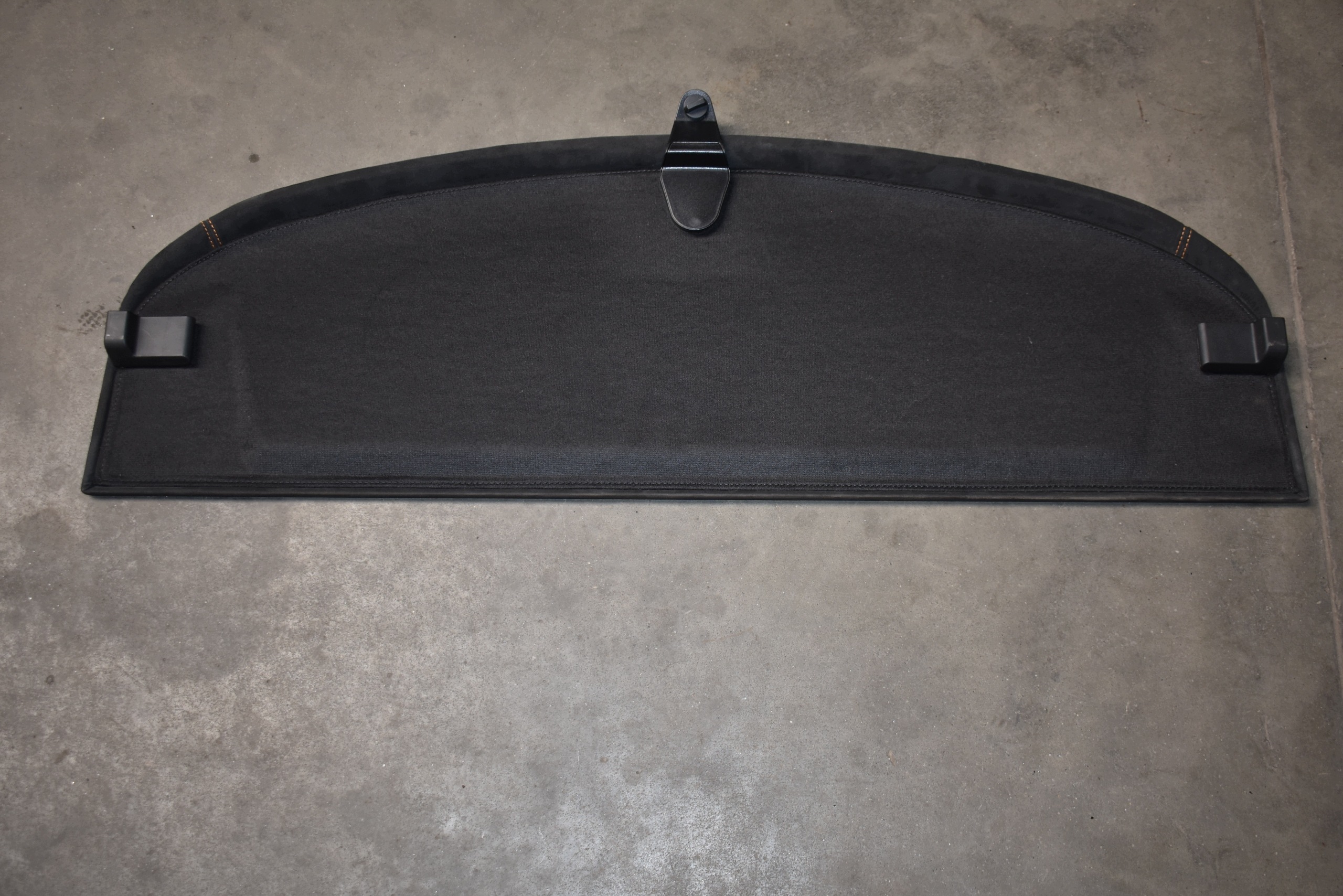perfect condition plato boot ALCANTARA POMARANCZOWA NIC LAMBORGHINI URUS 1