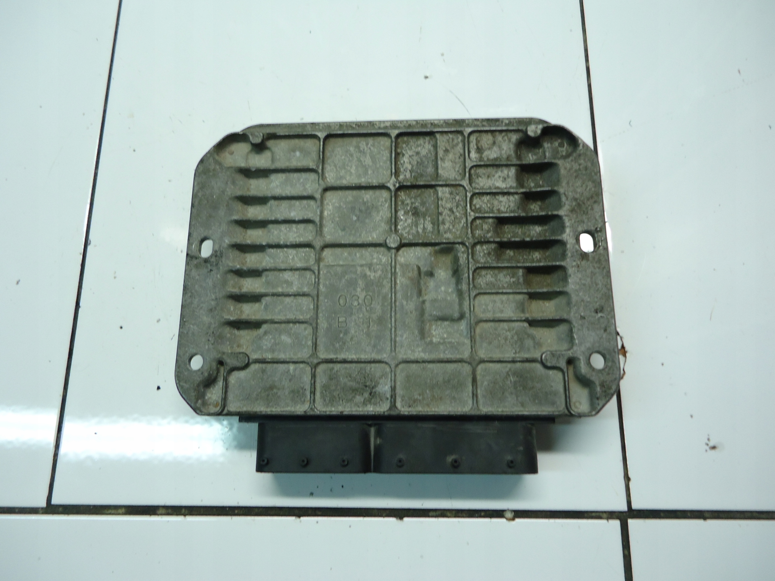 SUBARU LEGACY FORESTER 2.0D computer Motore 275800-9844