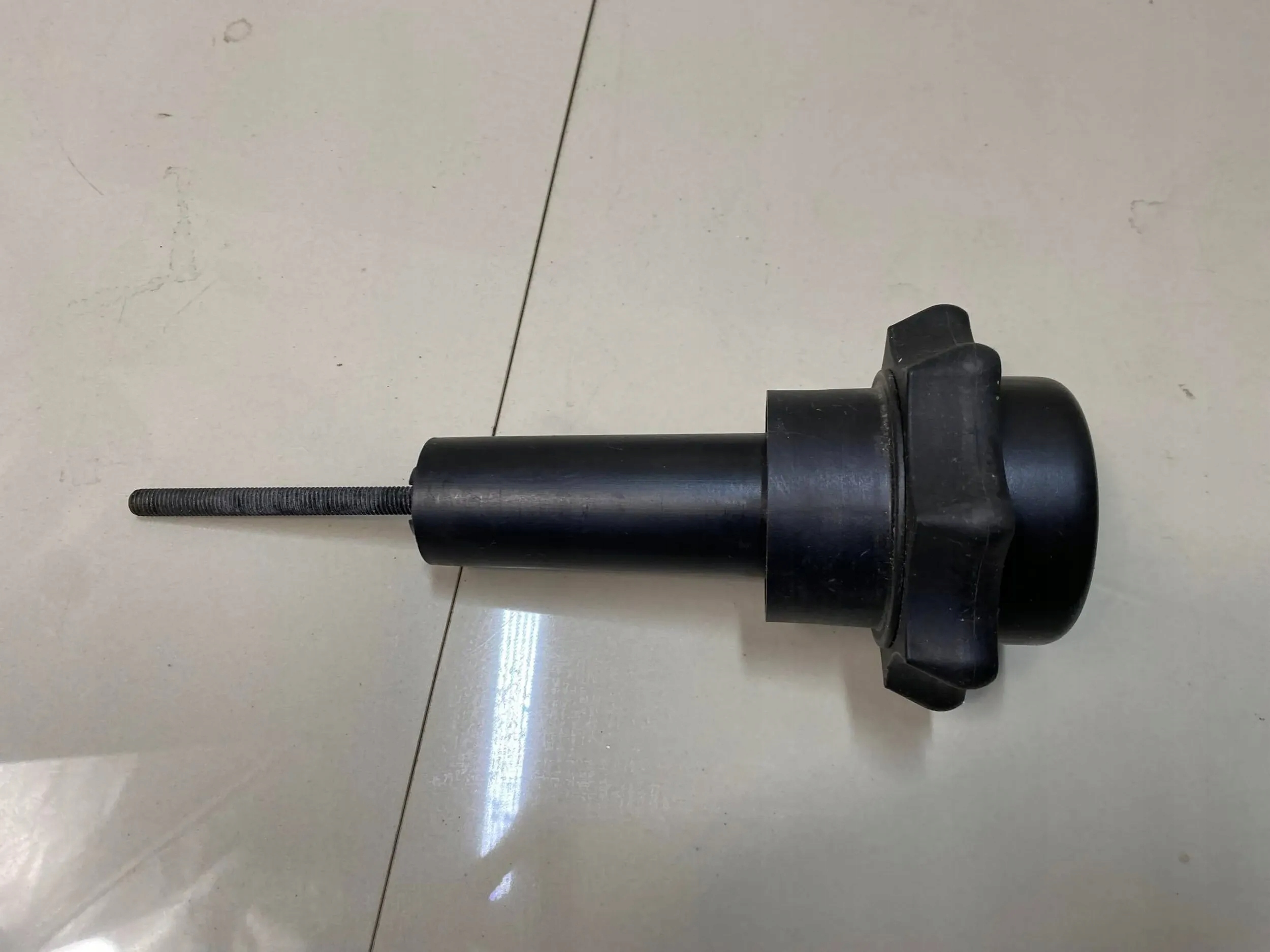 AUDI A6 C5 UCHYT MOCOWANIE ŚRUBA KOŁA ZAPSOWEGO 4B0803899Q Numer katalogowy części 4B0803899Q