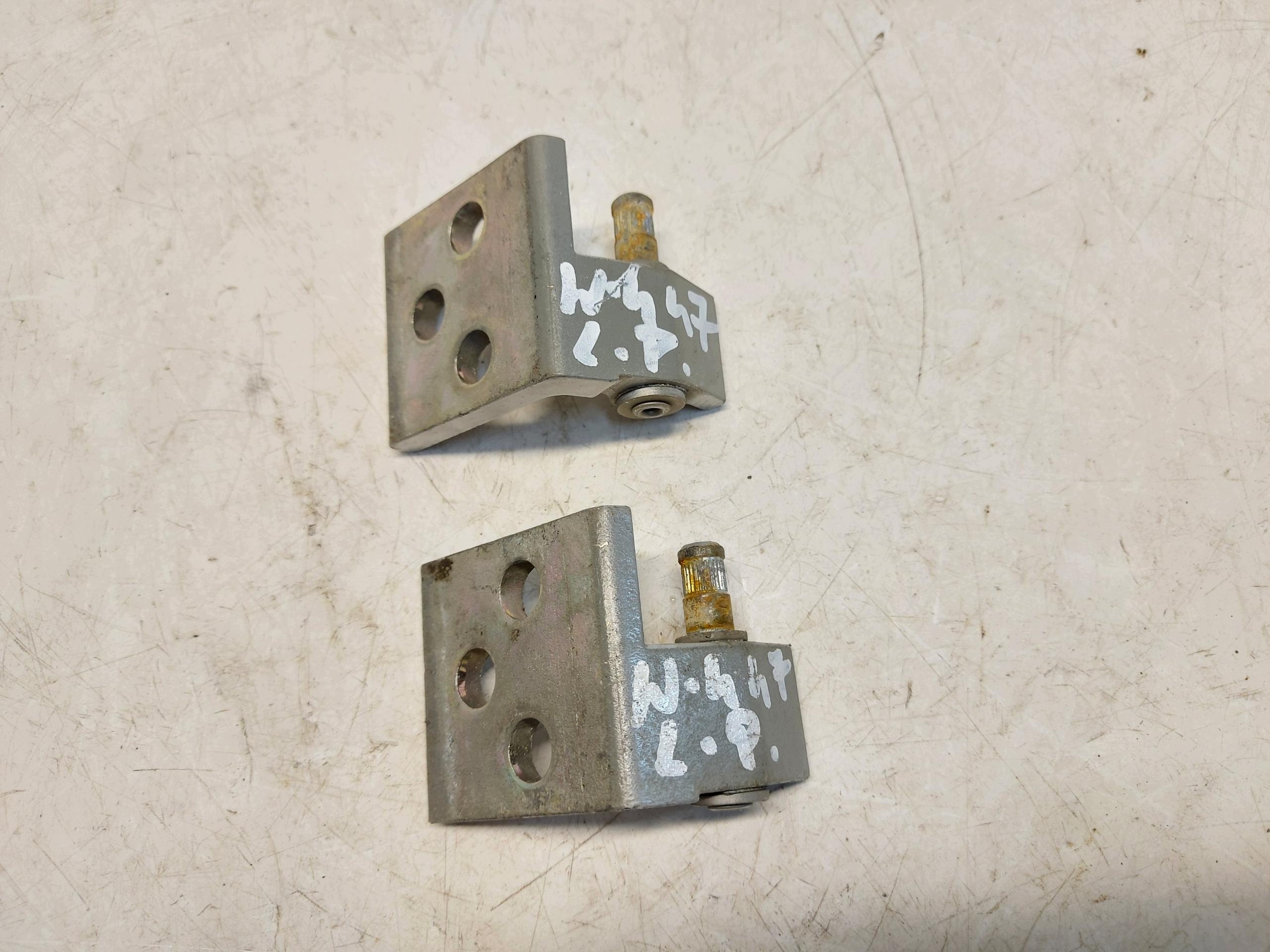 Mercedes w447 Vito V220d hinge door left front upper lower kpl