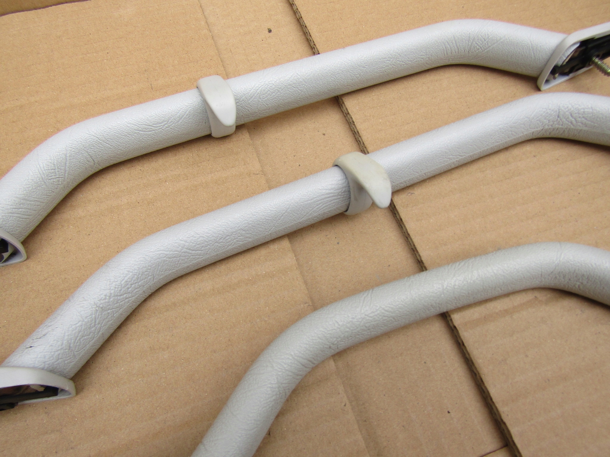 2 MERCEDES W124 RACZKA UCHWYT PODSUFITKI KPL 3szt Typ samochodu Samochody osobowe