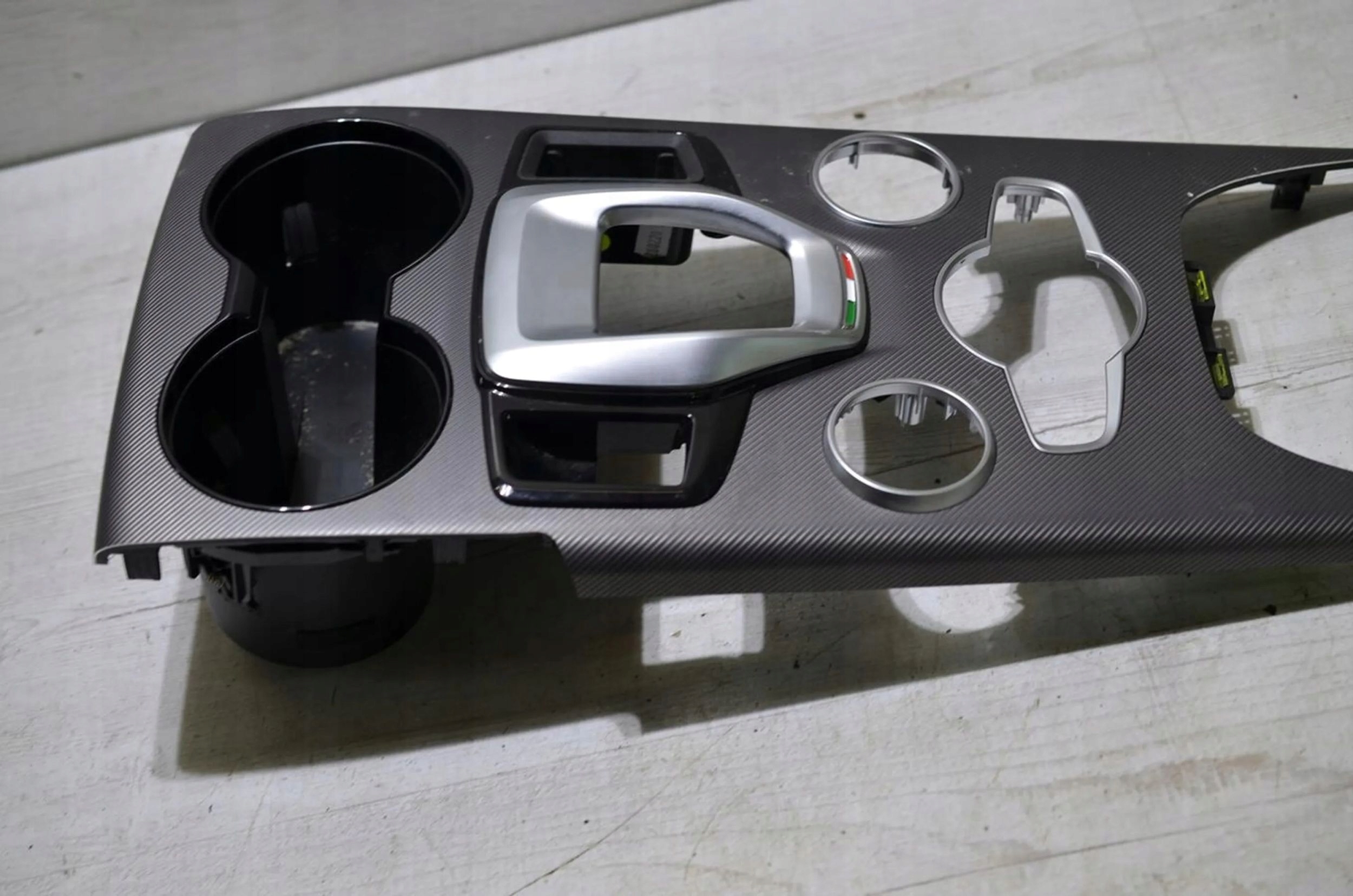 Alfa Romeo Giulia 2021 Tunel mitte panel