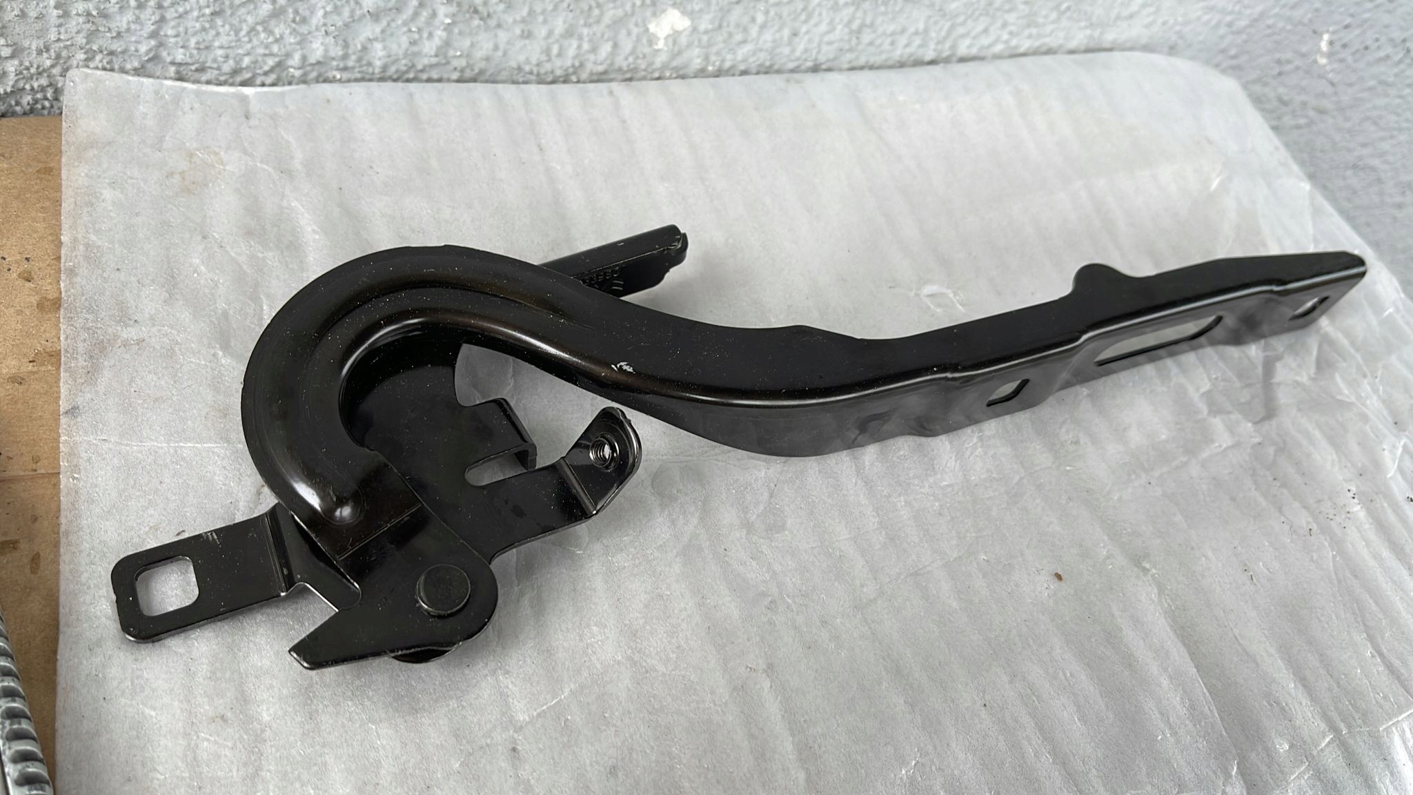 ZAWIAS MASKI LEWY TOYOTA PROACE VERSO II 2