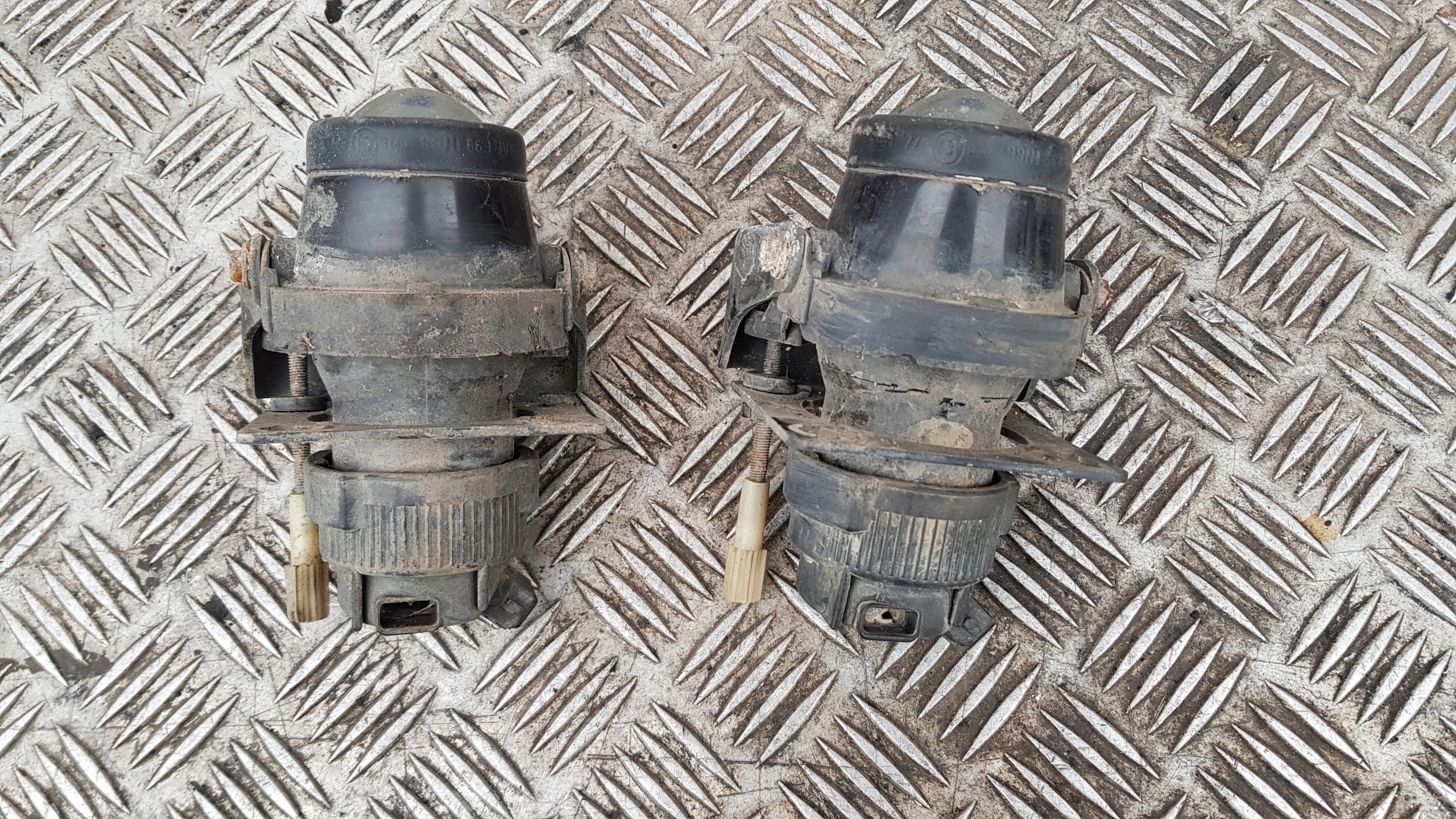 LANCIA THESIS fog light left right holder
