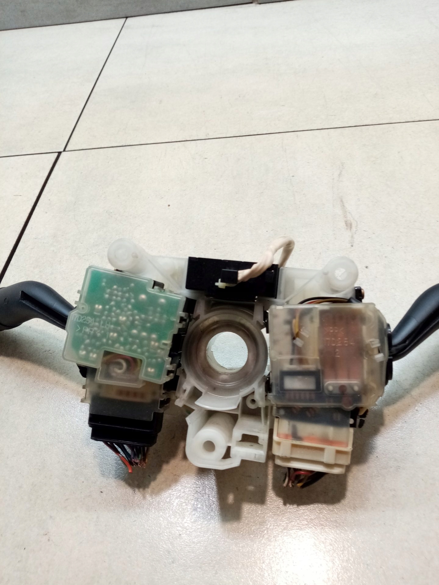 Bouton Indicateurs de direction MAZDA 6 2.0 D