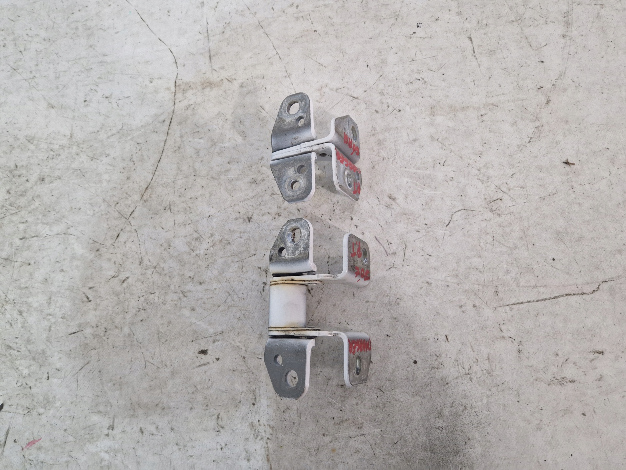 DODGE CHARGER 19 - hinge door right rear part PW7