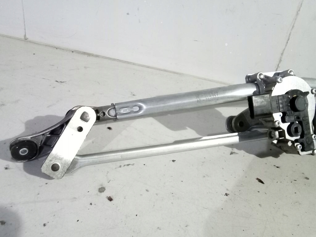 BMW 3 E91 mechanismus stěračů předek