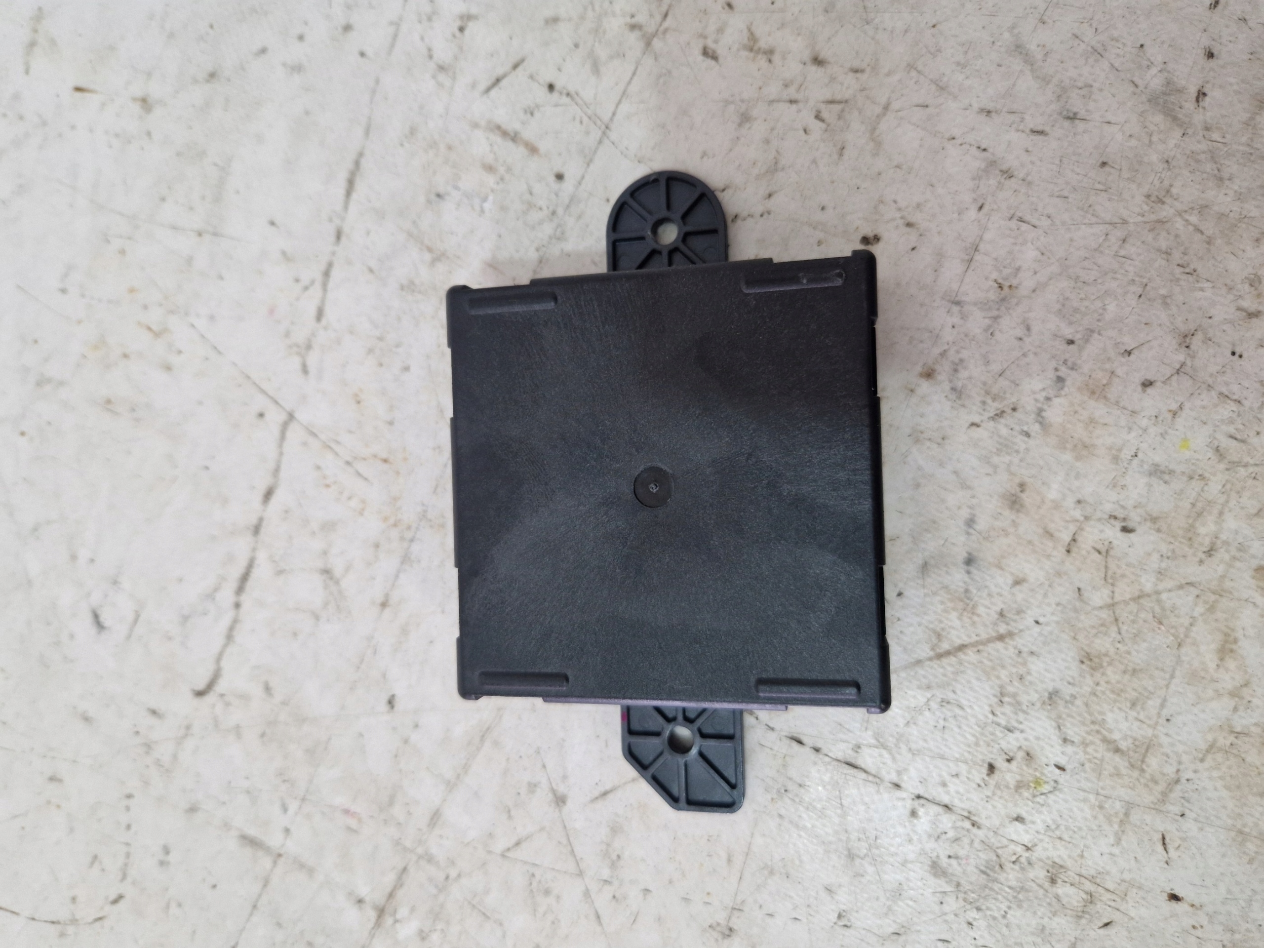 DODGE DURANGO PACYFICA GRAND CHEROKEE module door front left 68316561AC